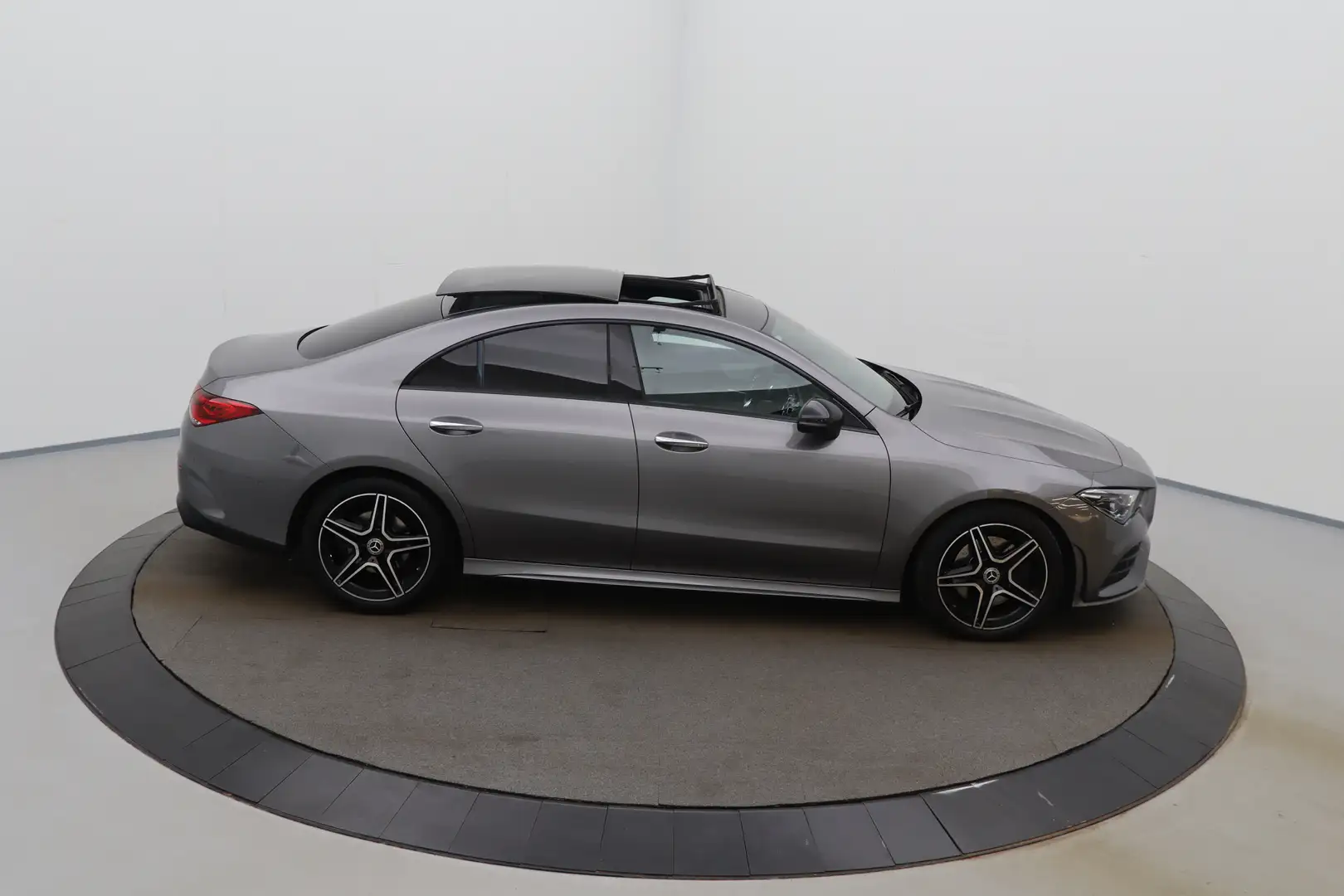 Mercedes-Benz CLA 200 Business Solution AMG Line Plus Night LEDER/ALCANT Gris - 2