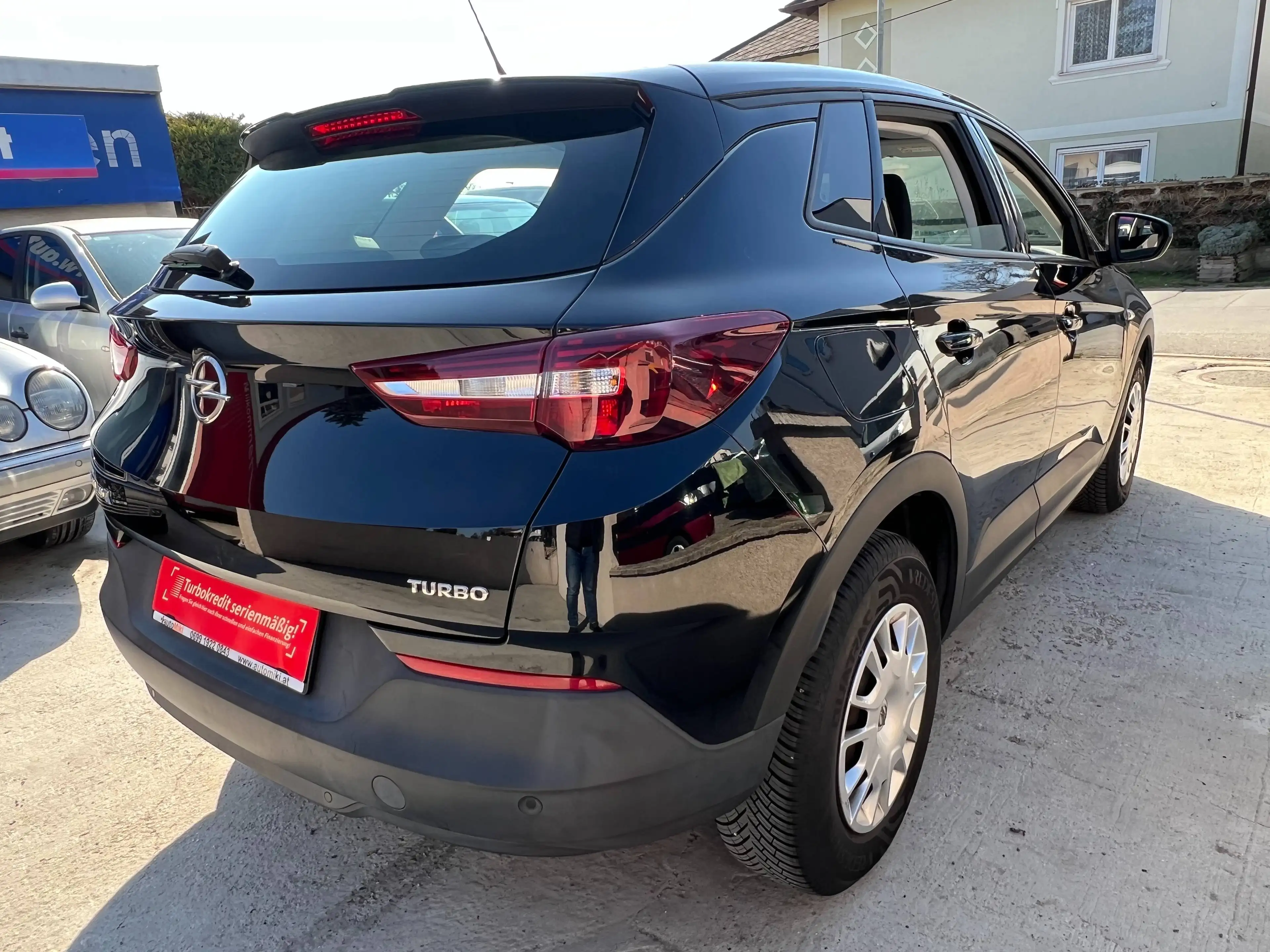 Opel Grandland X 1,2 Turbo Design Line — photo 4
