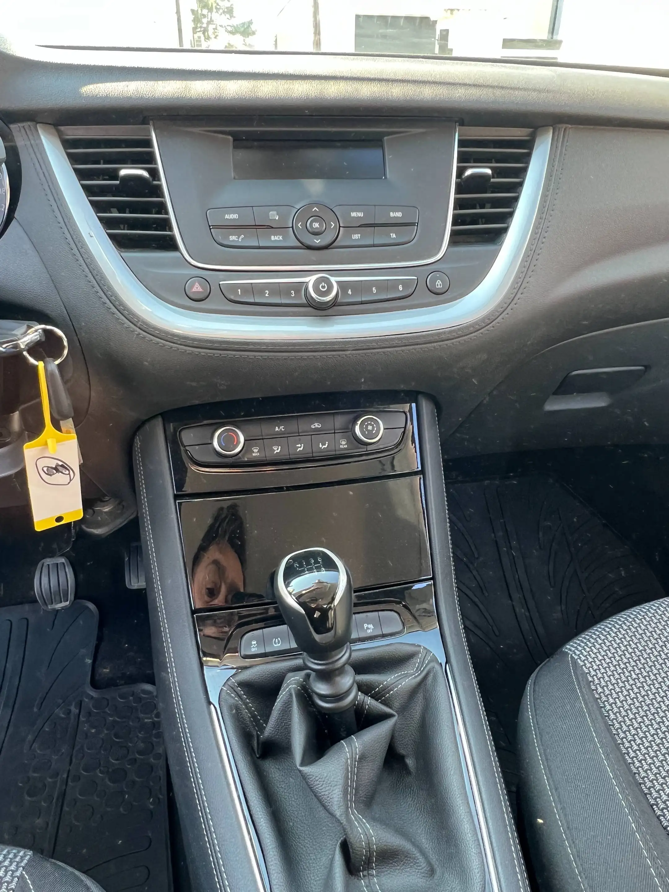 Opel Grandland X 1,2 Turbo Design Line — photo 13