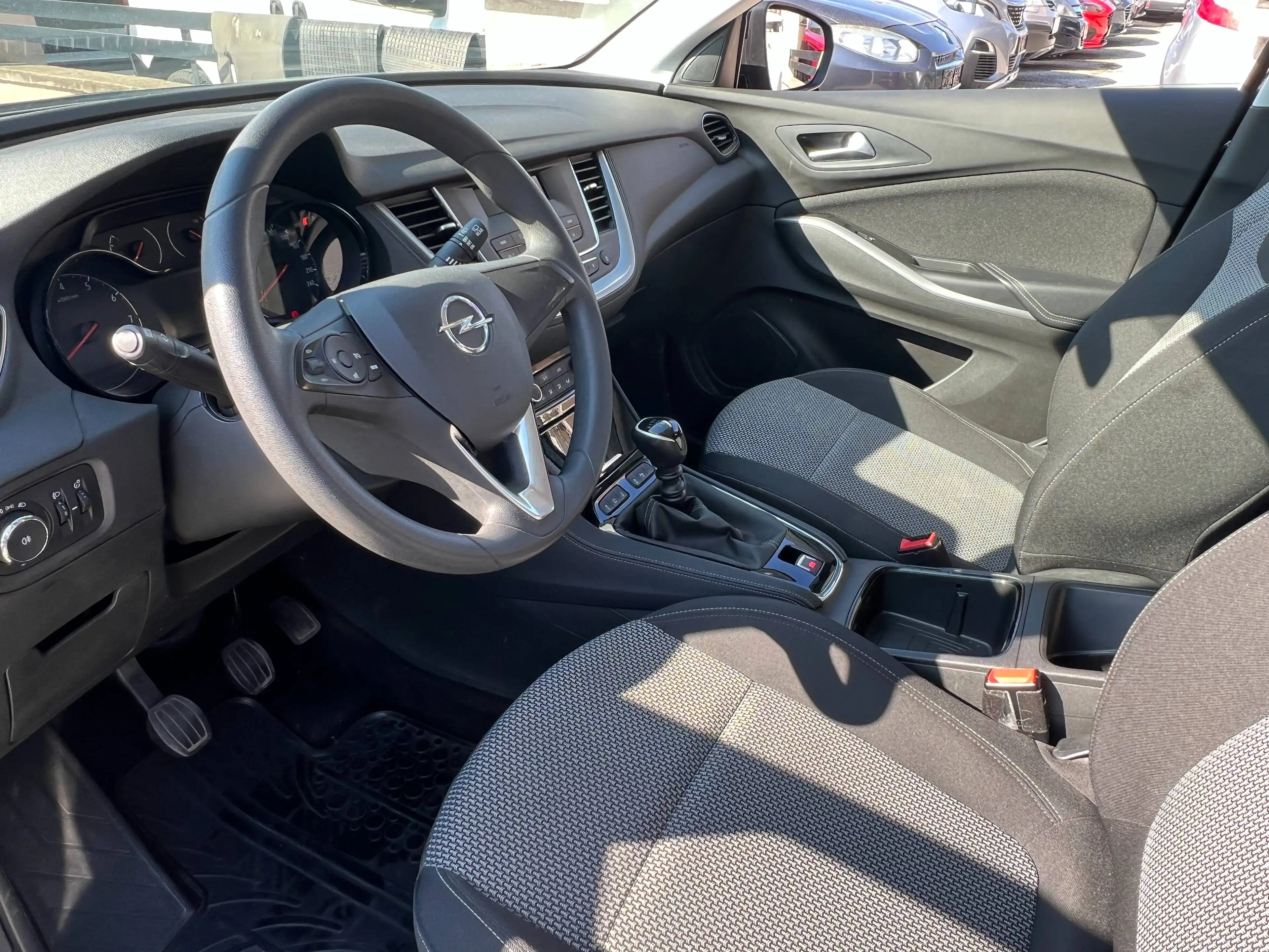 Opel Grandland X 1,2 Turbo Design Line — photo 12
