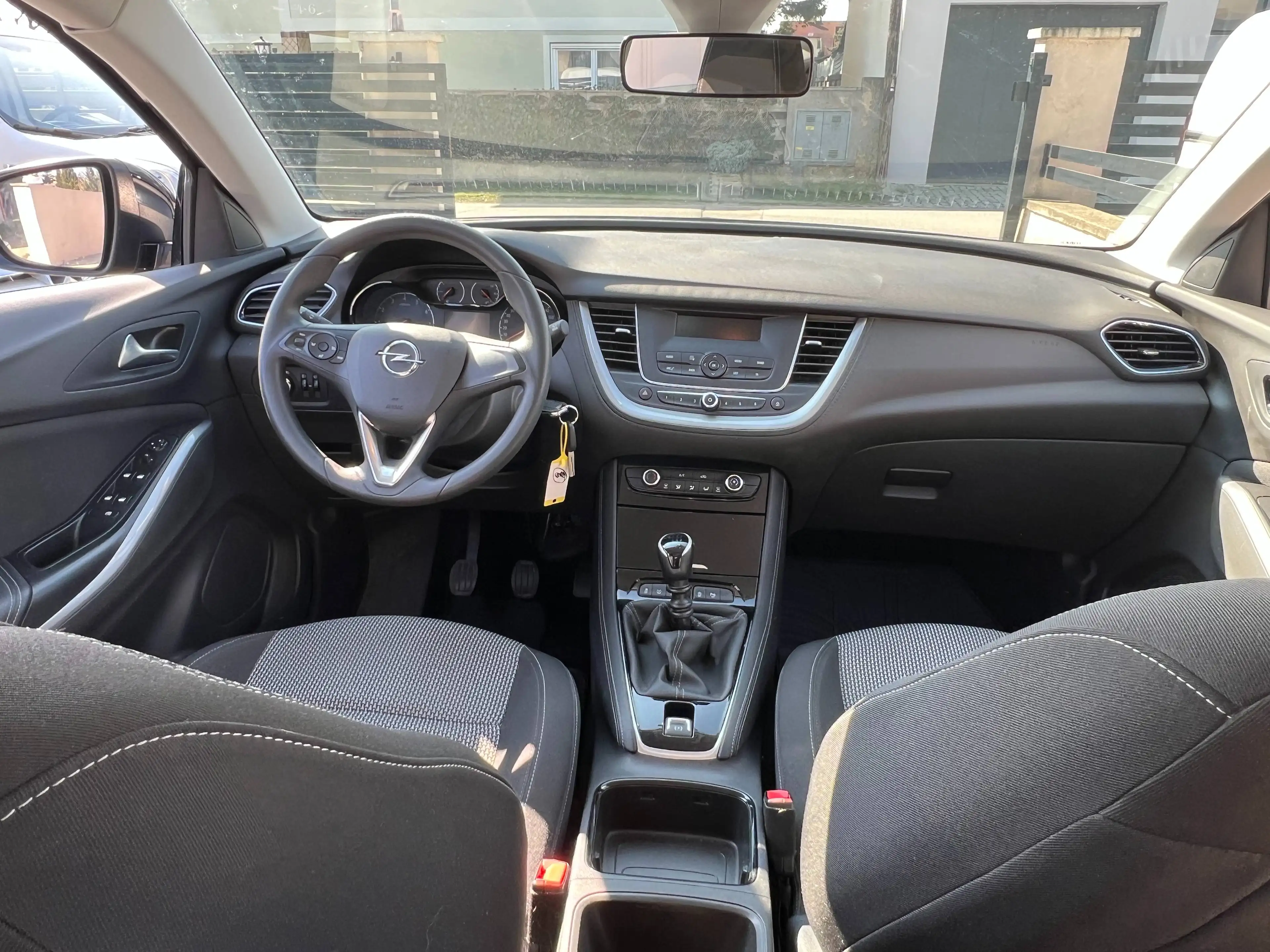 Opel Grandland X 1,2 Turbo Design Line — photo 11
