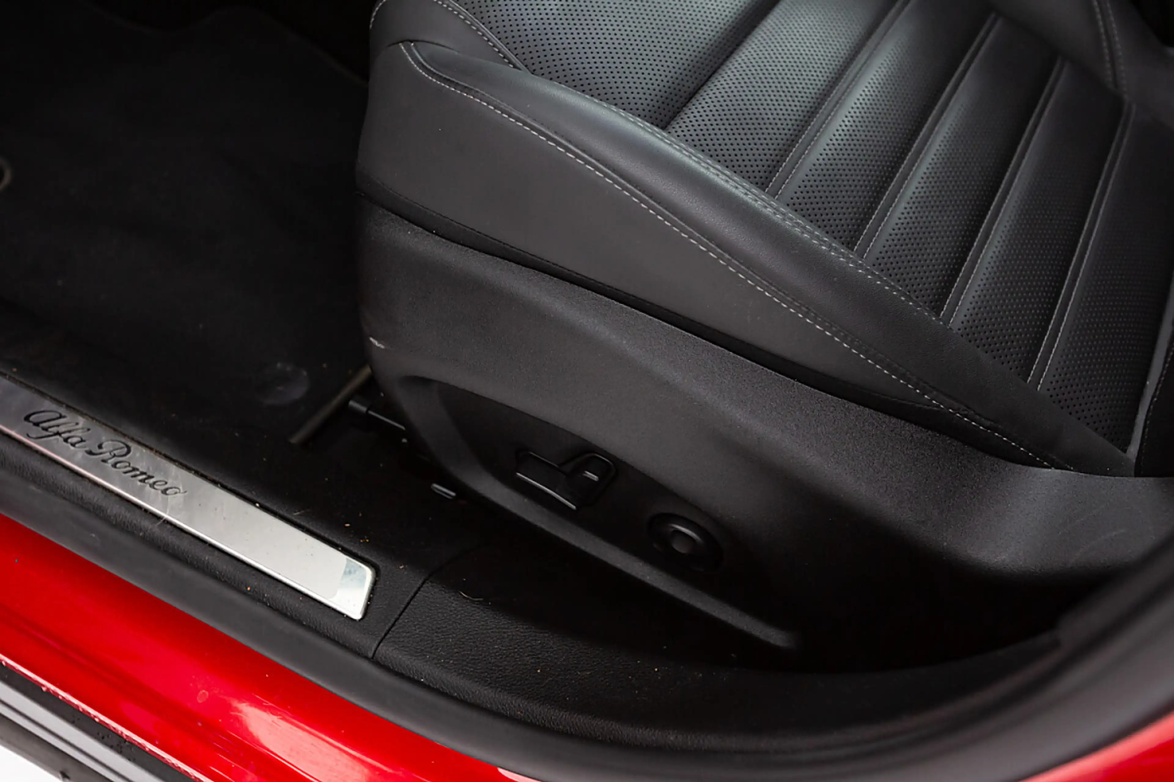 Alfa Romeo Tonale 1.3 T4 PHEV VGT e-AWD — photo 13