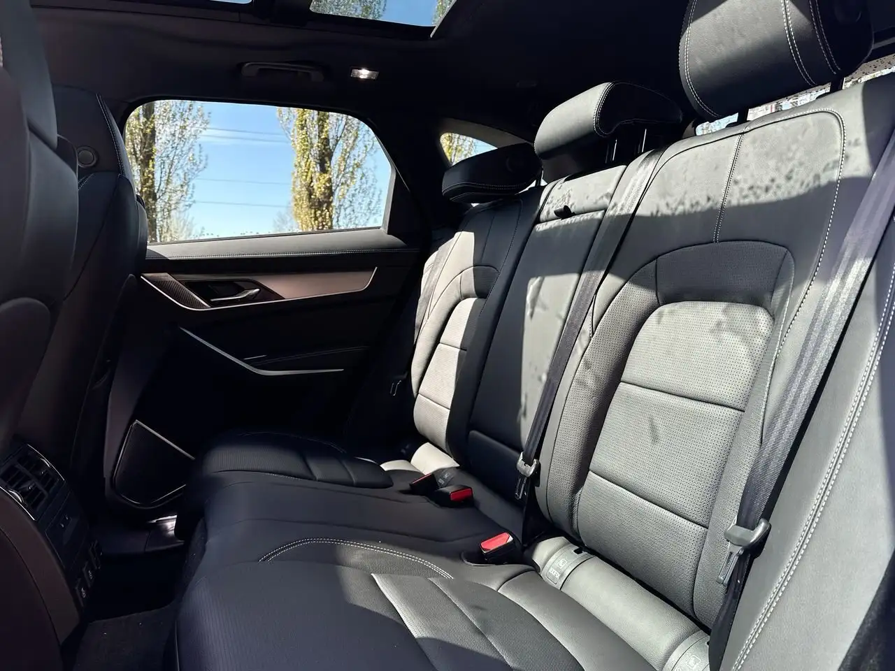 Jaguar F-Pace снимка Jaguar F-Pace