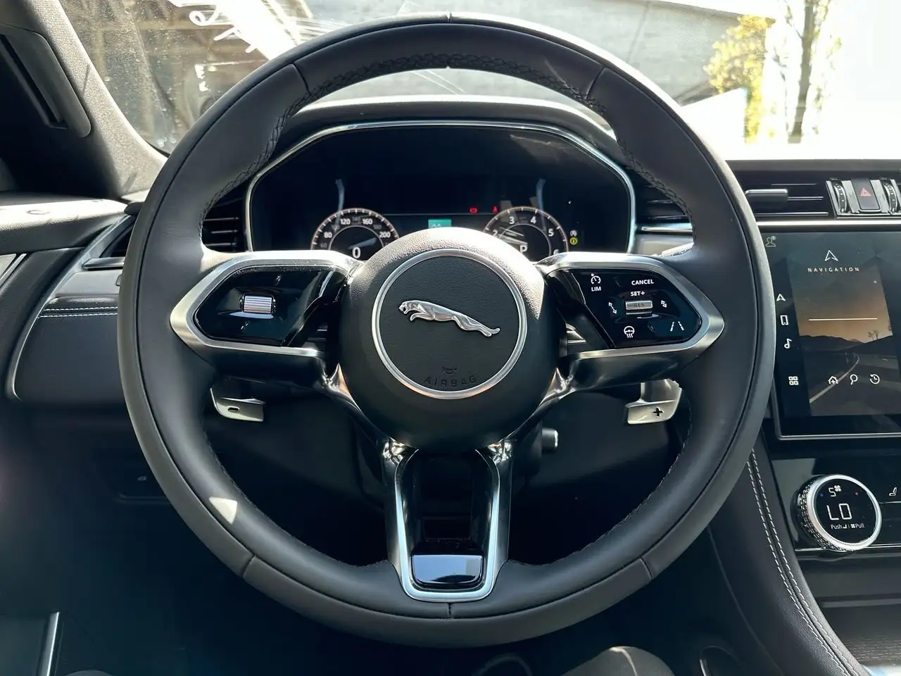 Jaguar F-Pace снимка Jaguar F-Pace