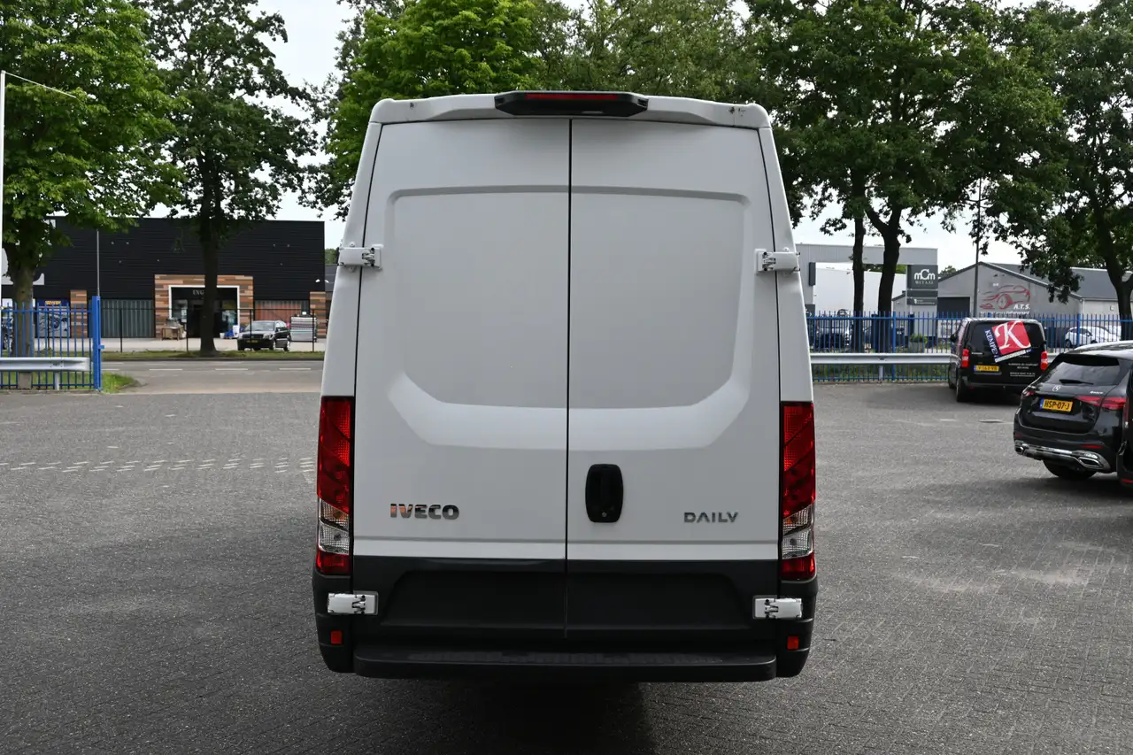 Iveco Daily 2023 — фото 12