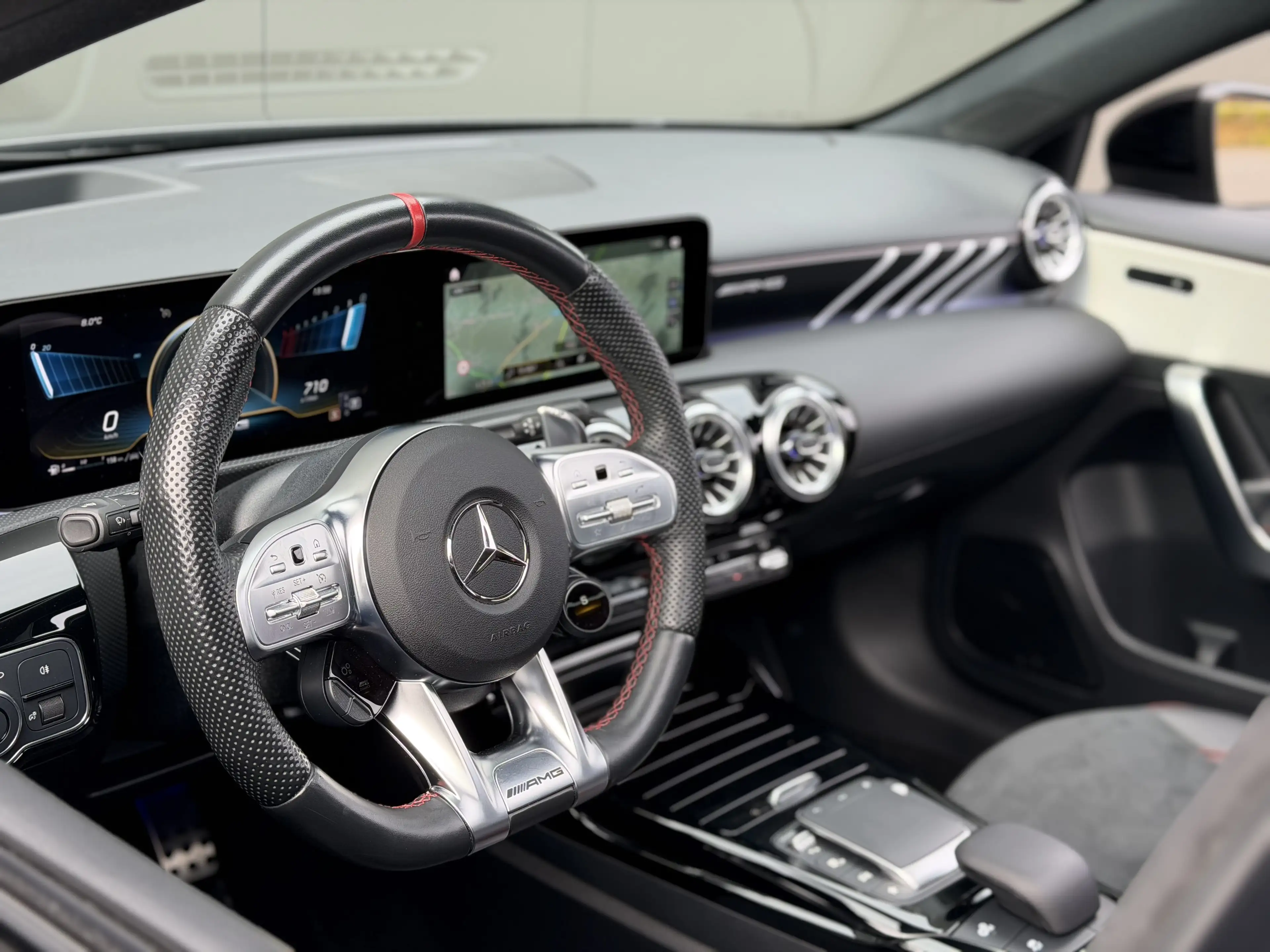 Mercedes-Benz A 35 AMG 4-Matic 306cv - Pack Aero - Toit ouvrant - Camera — photo 12