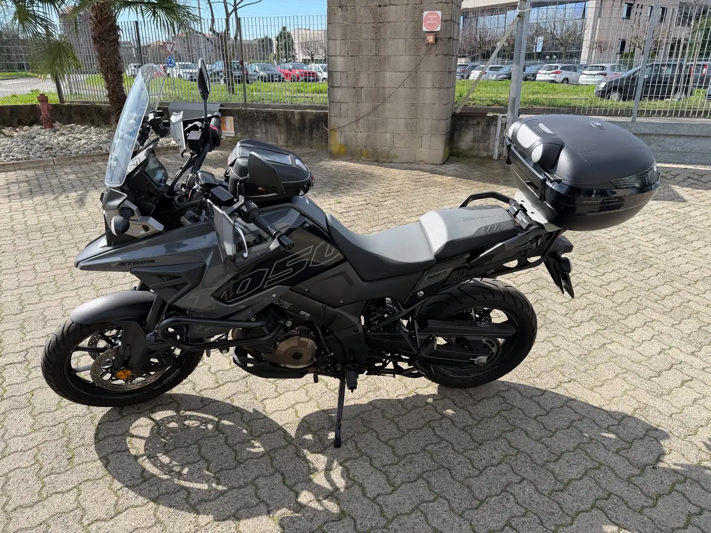 Suzuki V-Strom 1050 DL10 Negro - 1