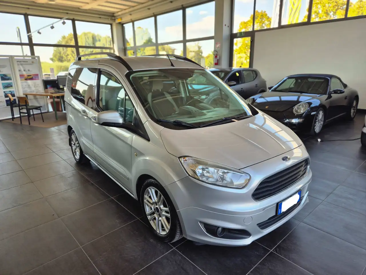 Ford Tourneo Courier 1.5 TDCI TITANIUM 95CV — photo 1 of 11