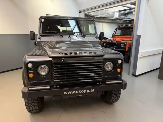 Land Rover Defender 90'' Station Wagon SE 2,2 Ansicht 36
