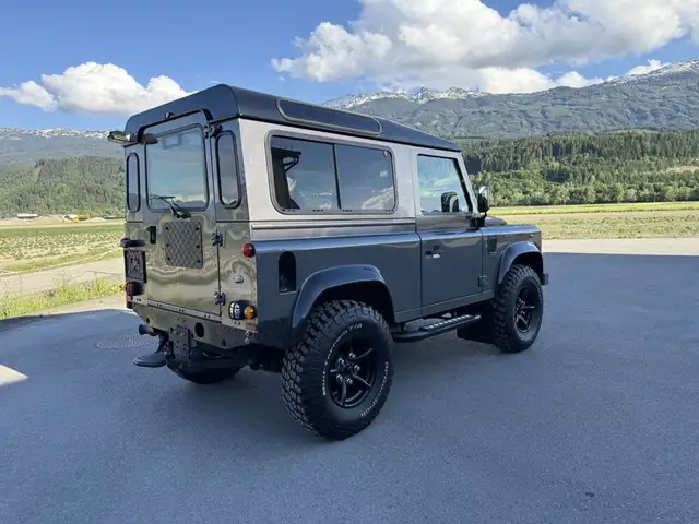 Land Rover Defender 90'' Station Wagon SE 2,2 Ansicht 32