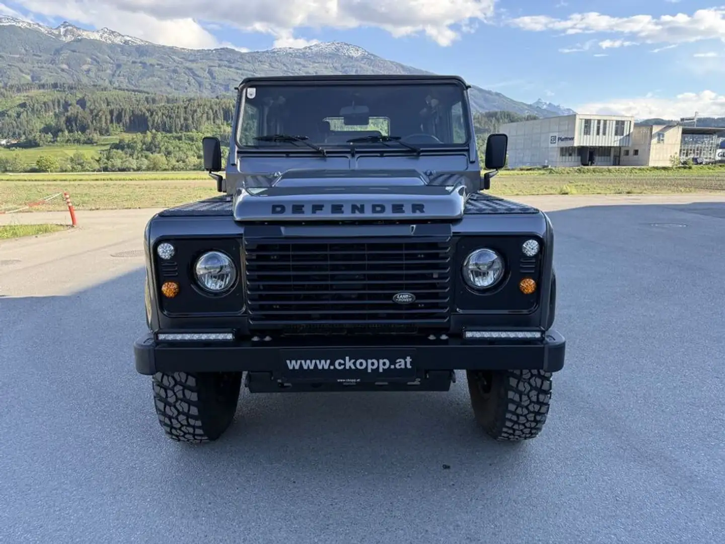 Land Rover Defender 90'' Station Wagon SE 2,2 Grau - 2