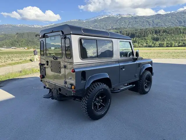 Land Rover Defender 90'' Station Wagon SE 2,2 Ansicht 31
