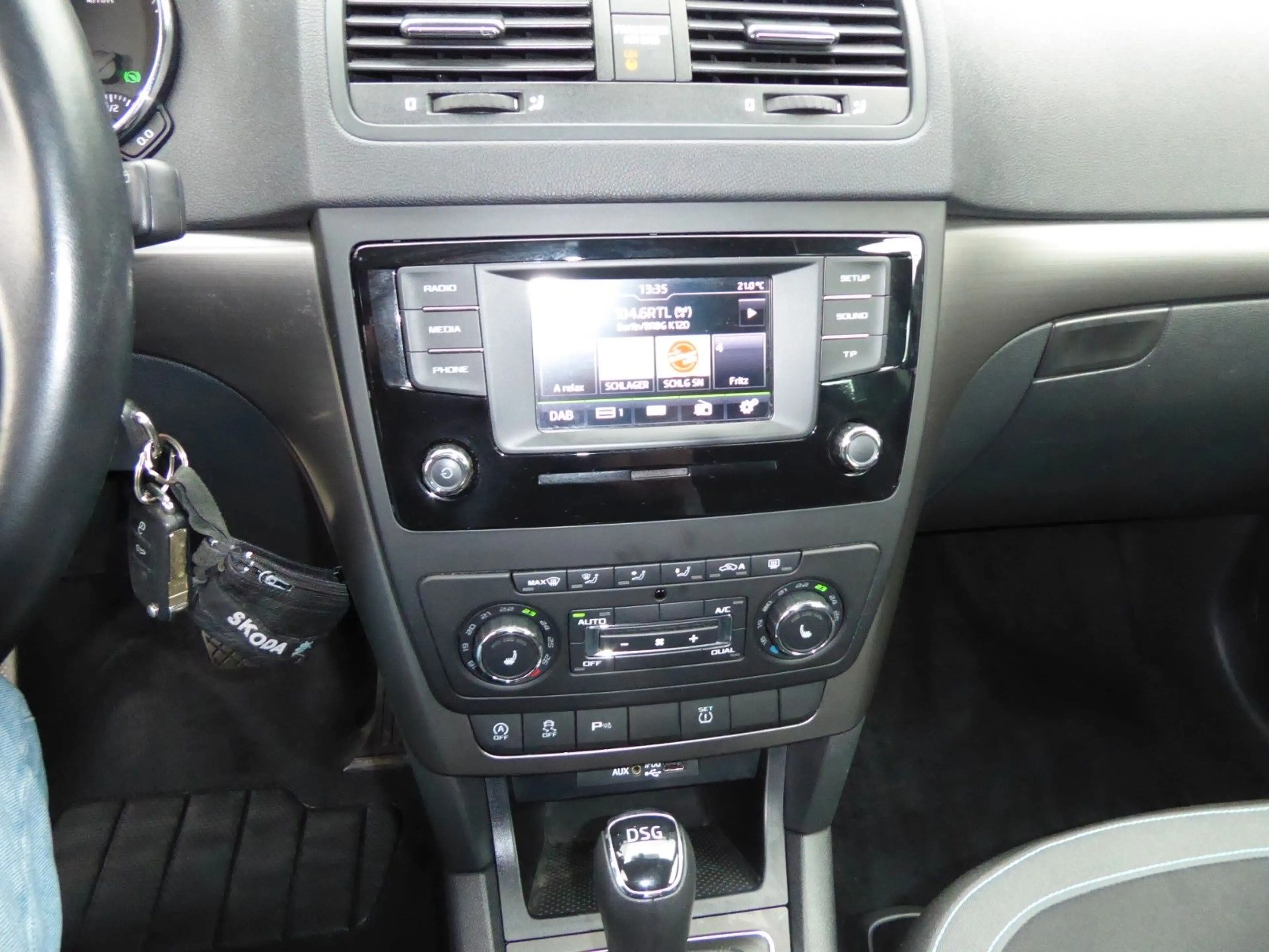 Skoda Yeti Joy Automatik/Alu 17"/Alcantara/Xenon/1Hand — photo 18