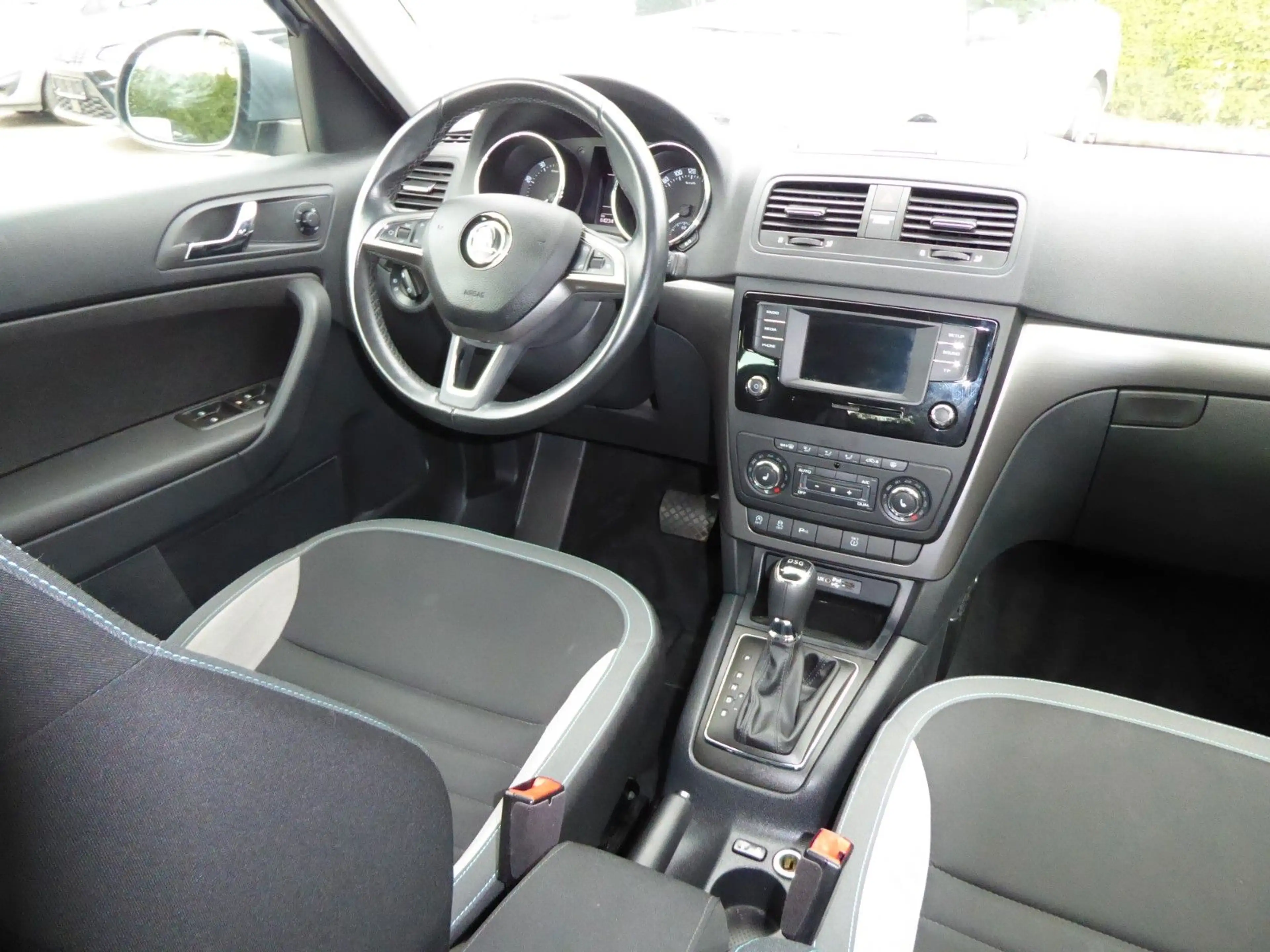 Skoda Yeti Joy Automatik/Alu 17"/Alcantara/Xenon/1Hand — photo 13