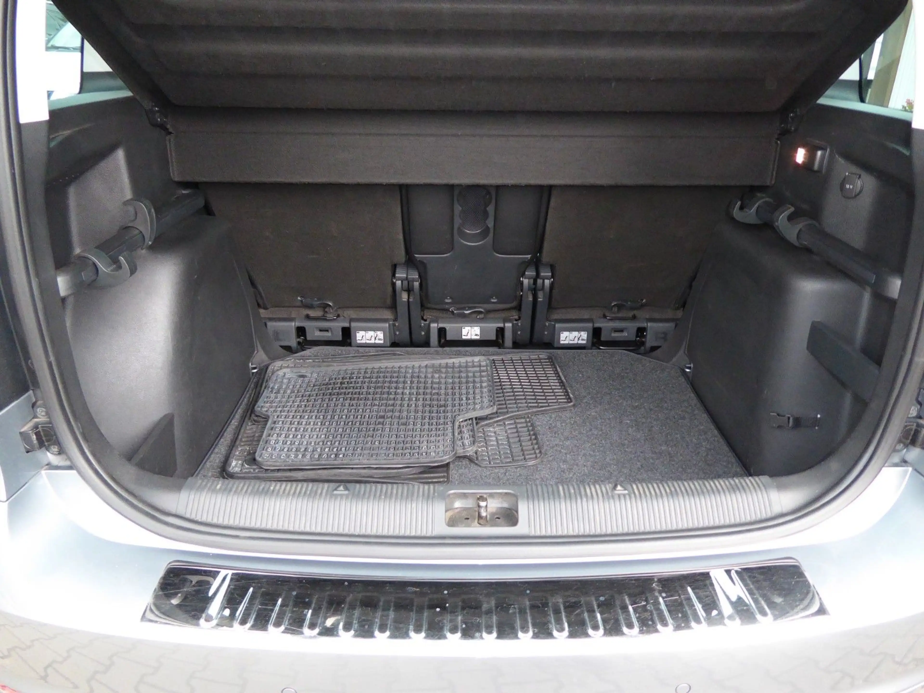 Skoda Yeti Joy Automatik/Alu 17"/Alcantara/Xenon/1Hand — photo 24