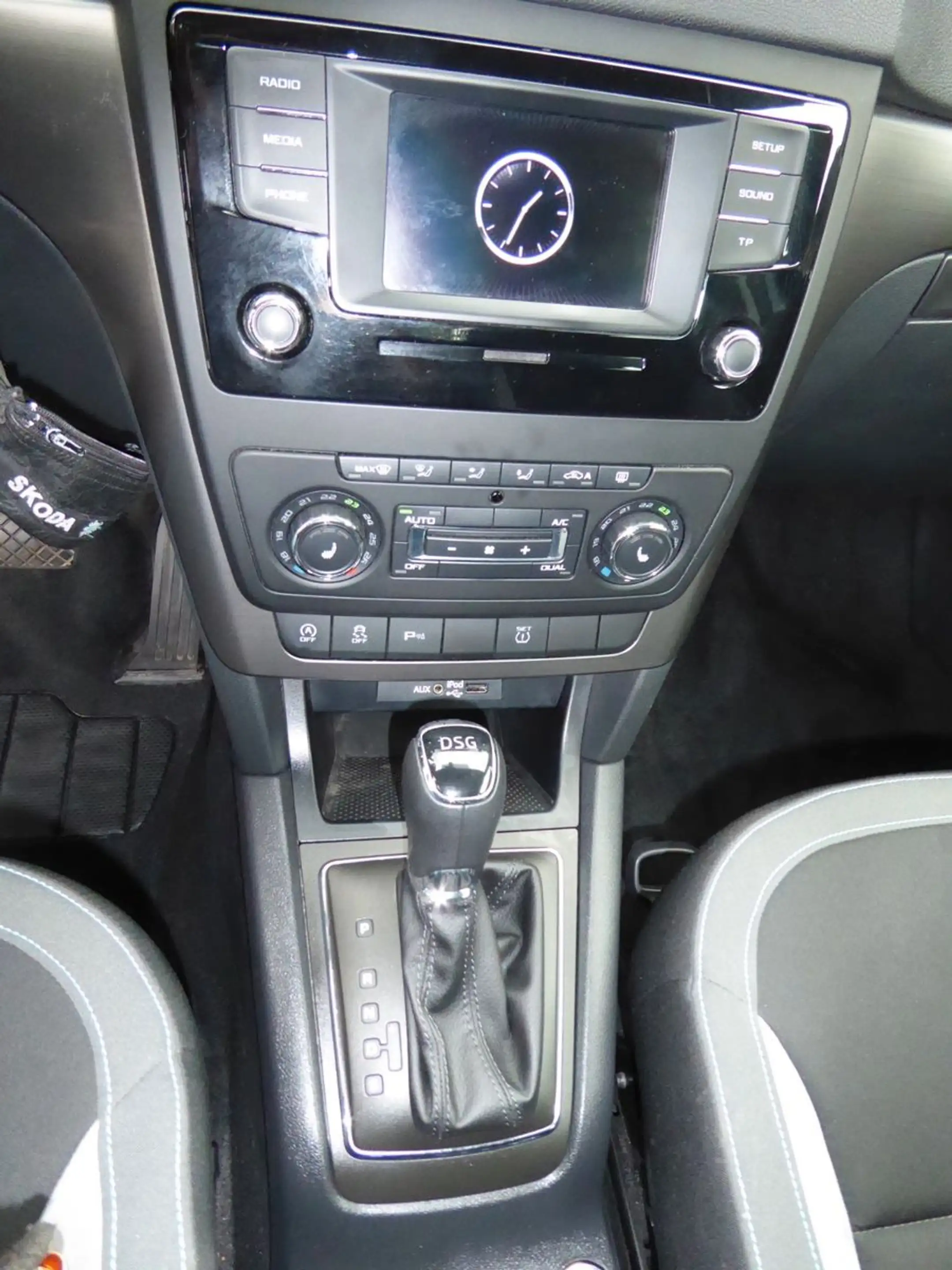 Skoda Yeti Joy Automatik/Alu 17"/Alcantara/Xenon/1Hand — photo 17