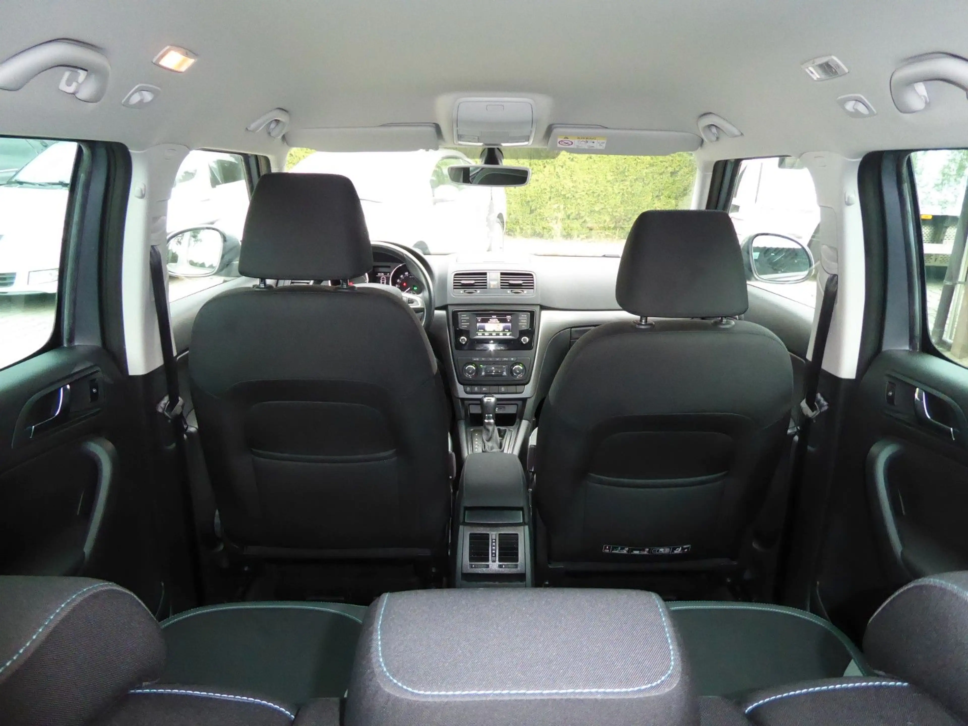 Skoda Yeti Joy Automatik/Alu 17"/Alcantara/Xenon/1Hand — photo 25