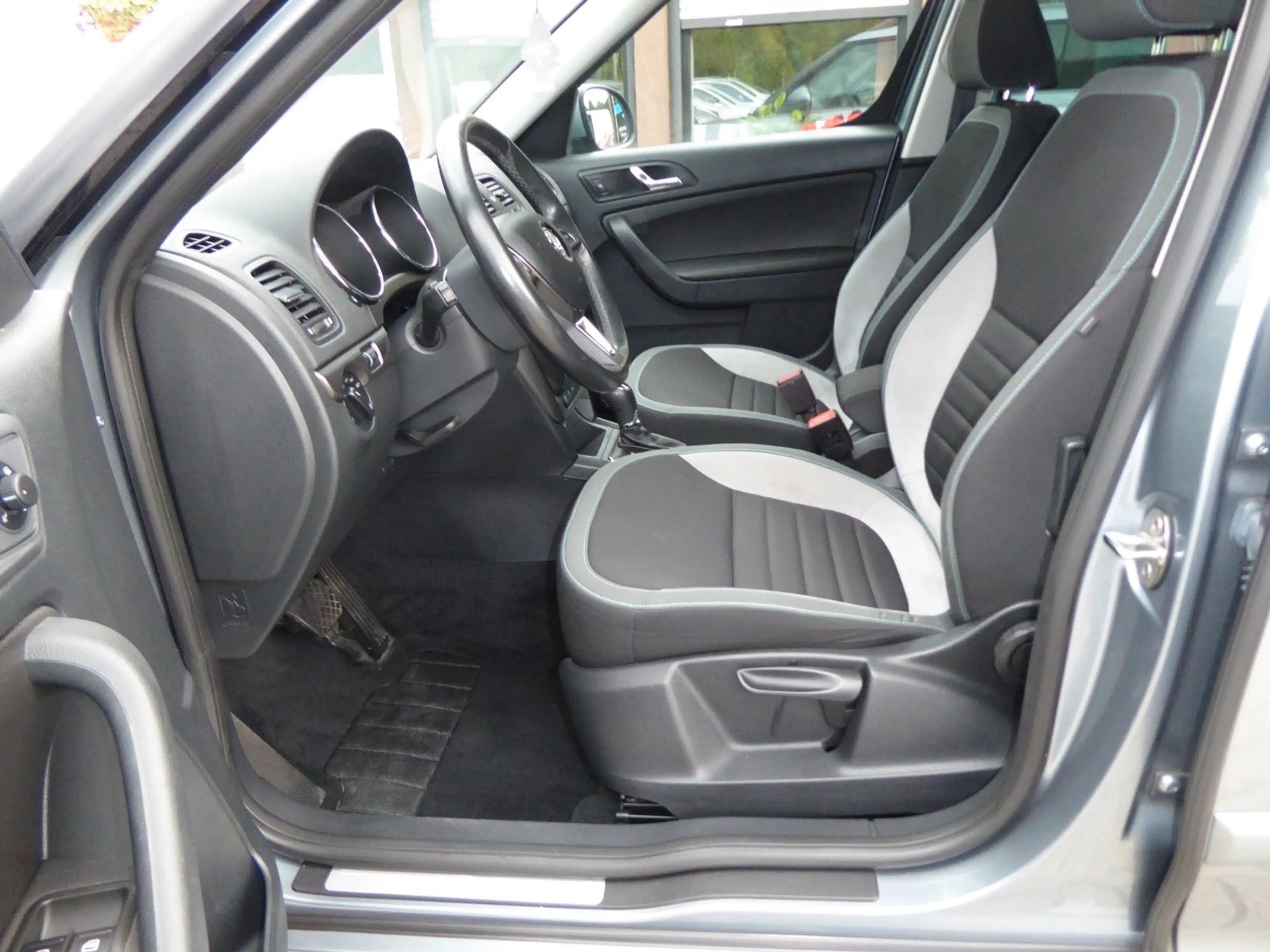 Skoda Yeti Joy Automatik/Alu 17"/Alcantara/Xenon/1Hand — photo 15