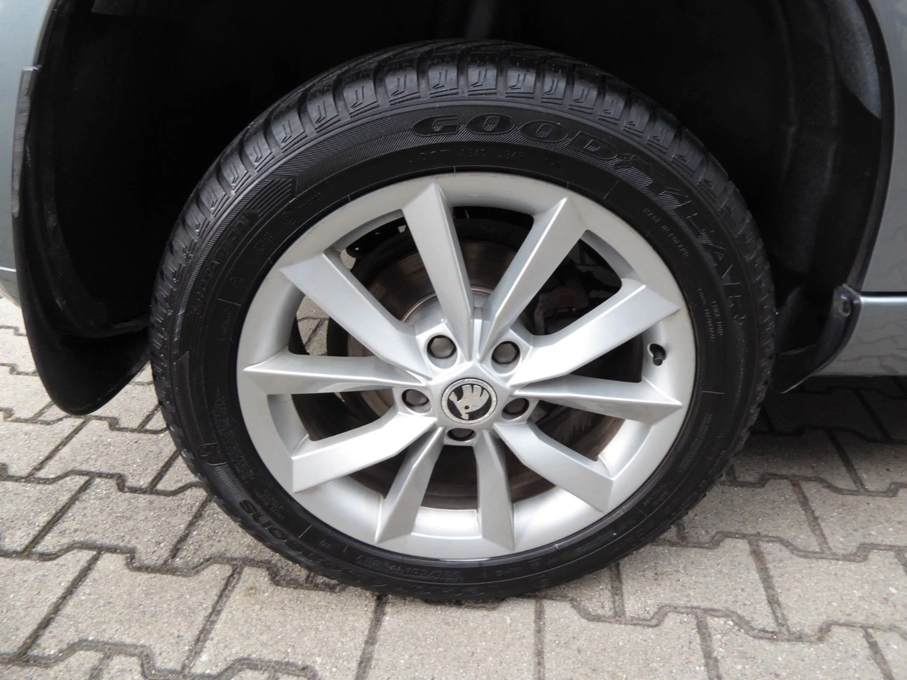 Skoda Yeti Joy Automatik/Alu 17"/Alcantara/Xenon/1Hand — photo 29