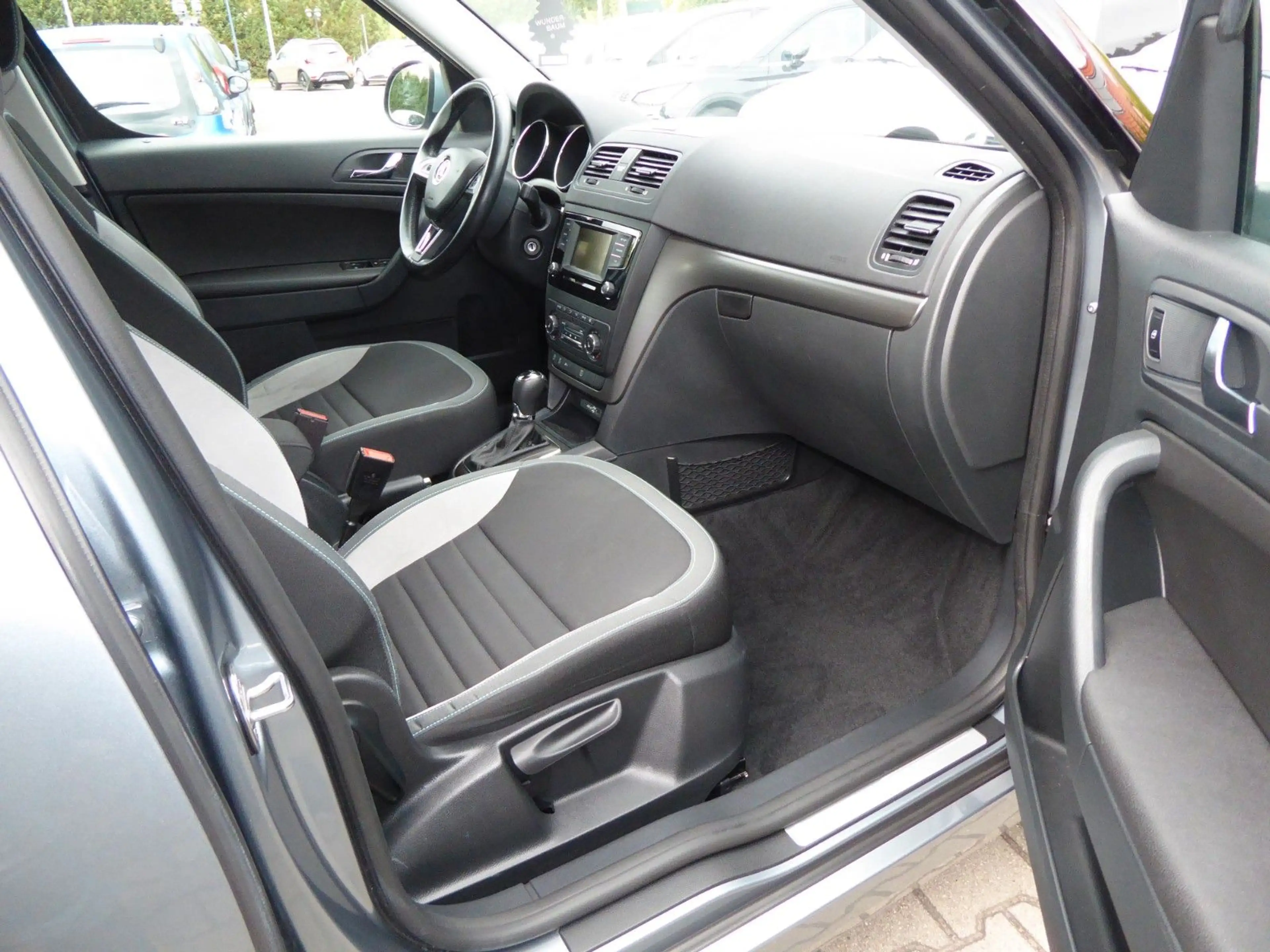 Skoda Yeti Joy Automatik/Alu 17"/Alcantara/Xenon/1Hand — photo 20