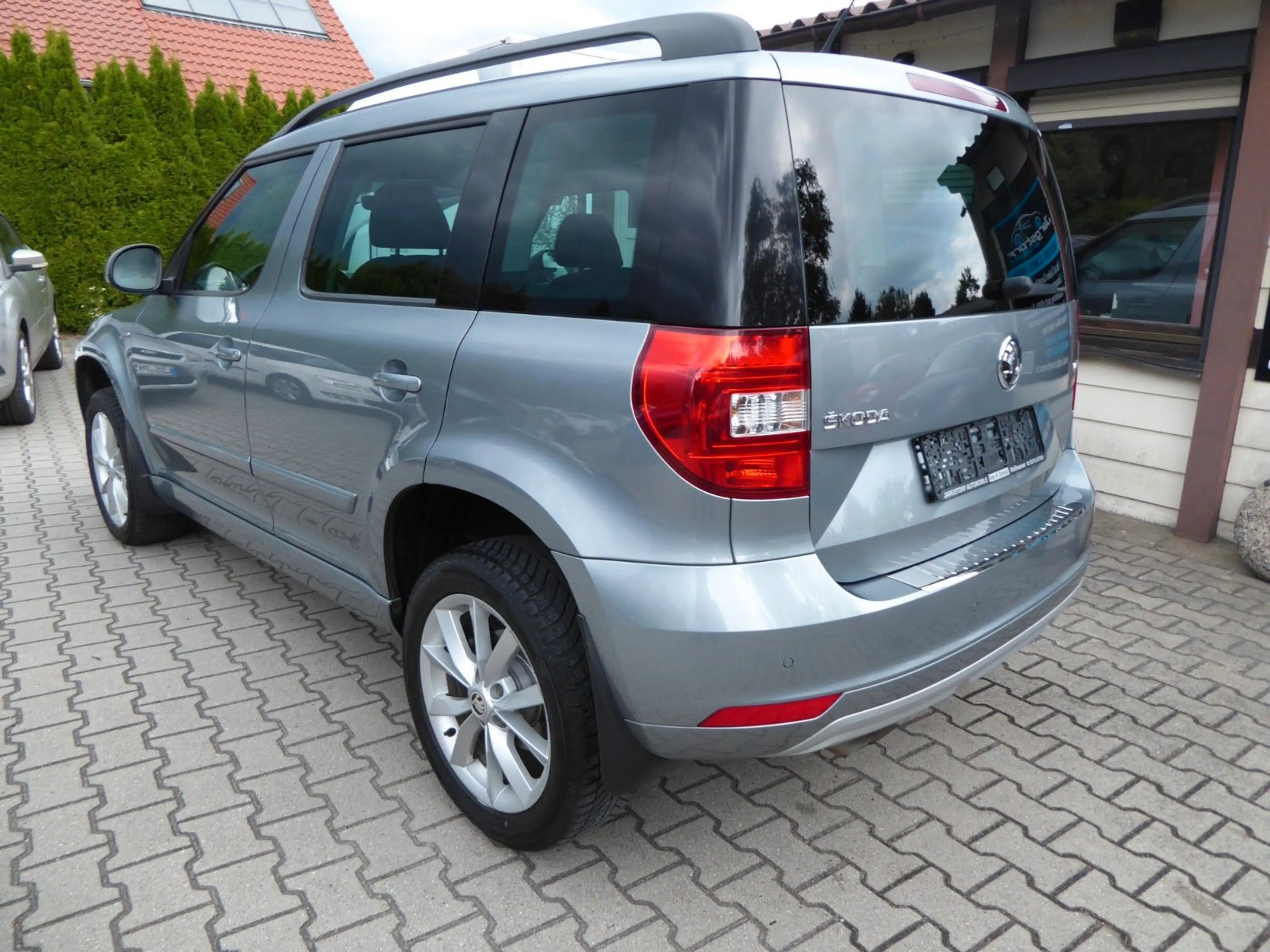 Skoda Yeti Joy Automatik/Alu 17"/Alcantara/Xenon/1Hand — photo 7