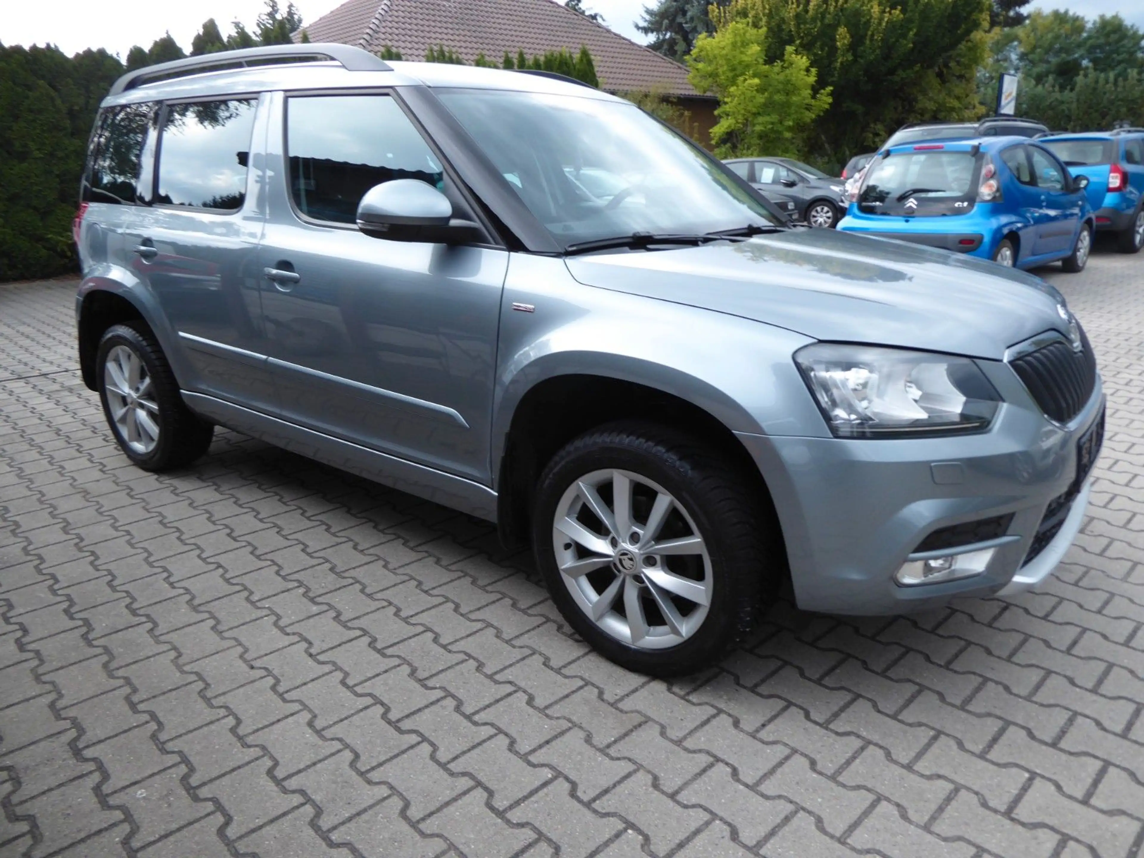 Skoda Yeti Joy Automatik/Alu 17"/Alcantara/Xenon/1Hand — photo 2