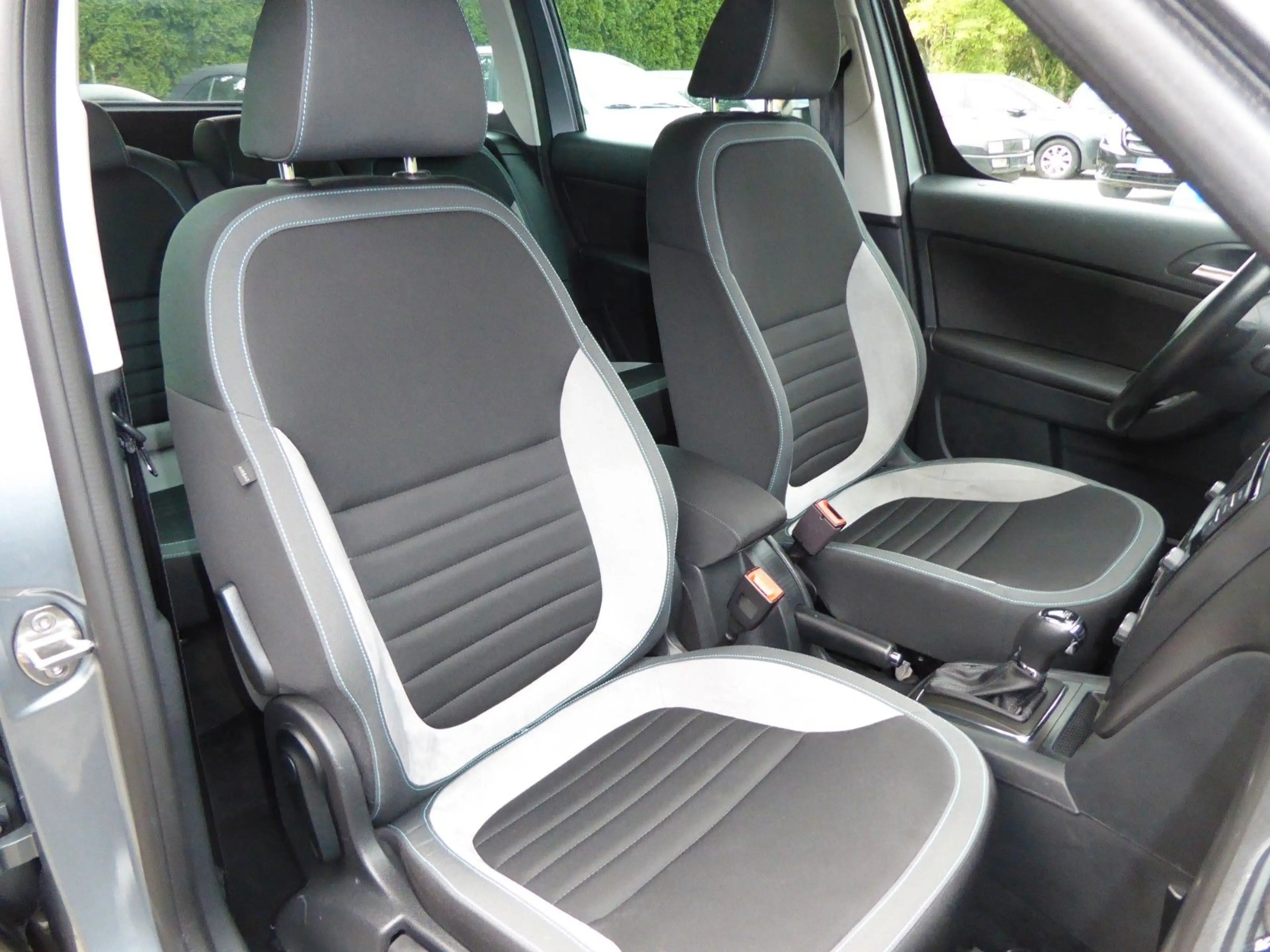 Skoda Yeti Joy Automatik/Alu 17"/Alcantara/Xenon/1Hand — photo 23