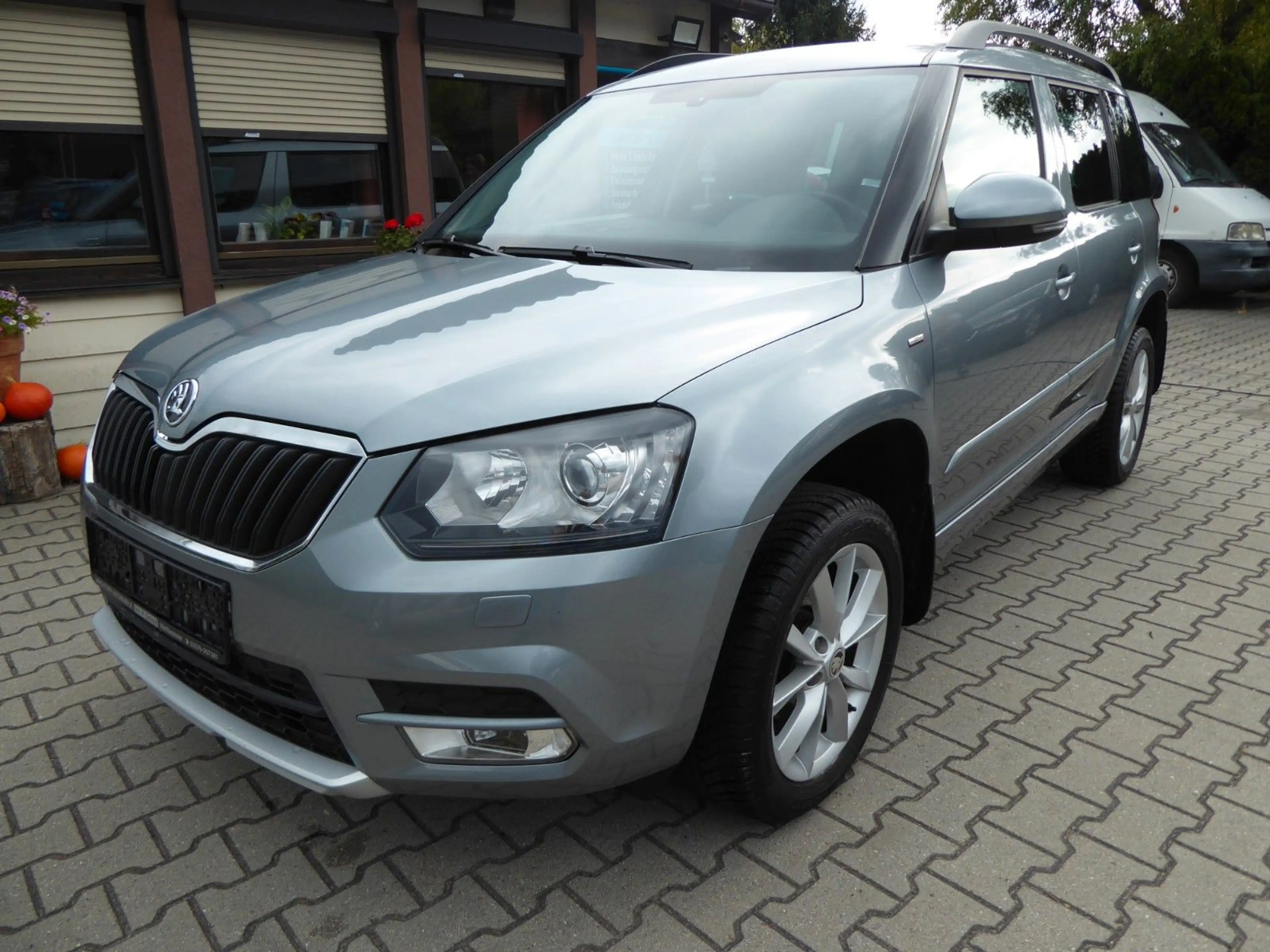 Skoda Yeti Joy Automatik/Alu 17"/Alcantara/Xenon/1Hand