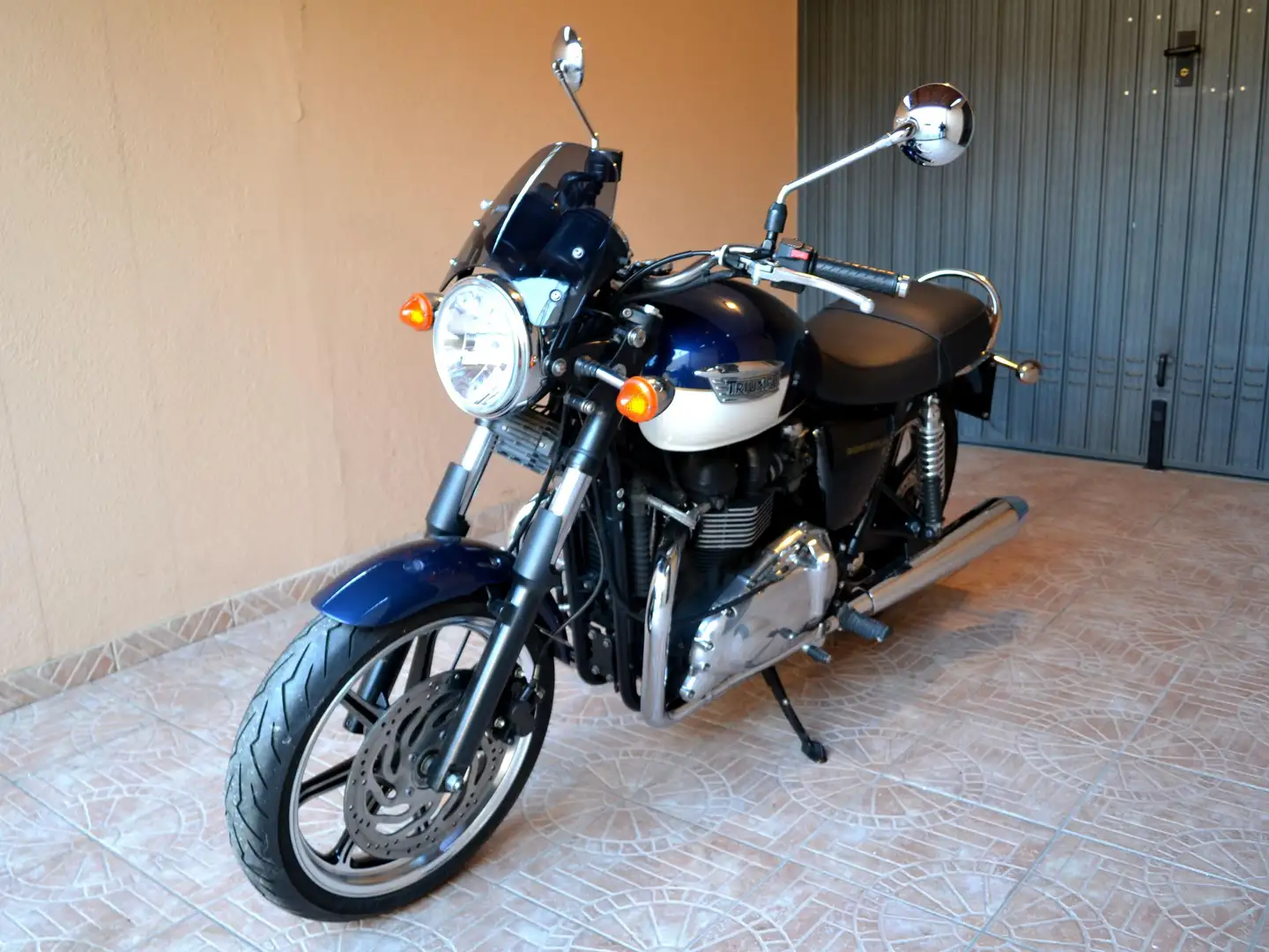 Triumph Bonneville SE Blauw - 1