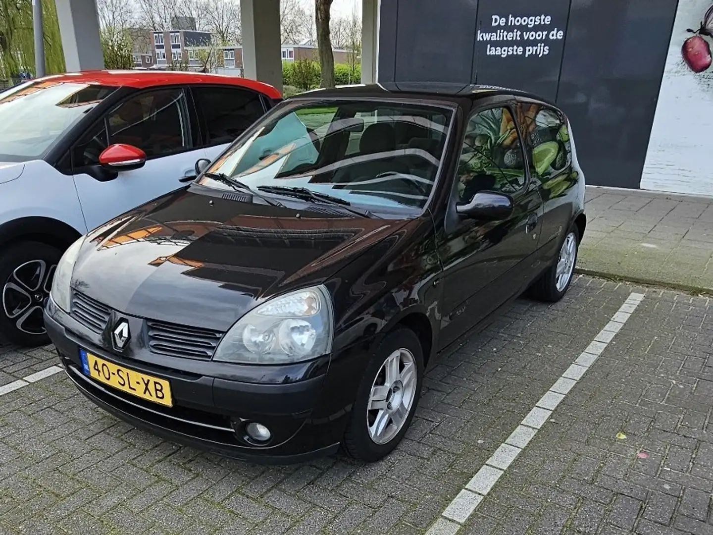 Renault Clio 1.2 16V Authentique Zwart - 1