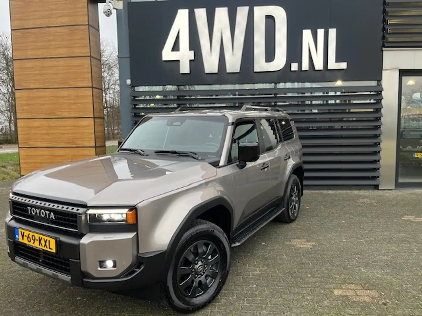 Toyota Land Cruiser 2.8 D-4D AUT VAN EXEC / PROF LEDER NAVI CLIMA CRAW Brun - 1