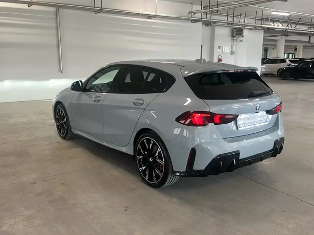 BMW 1 Series view 4