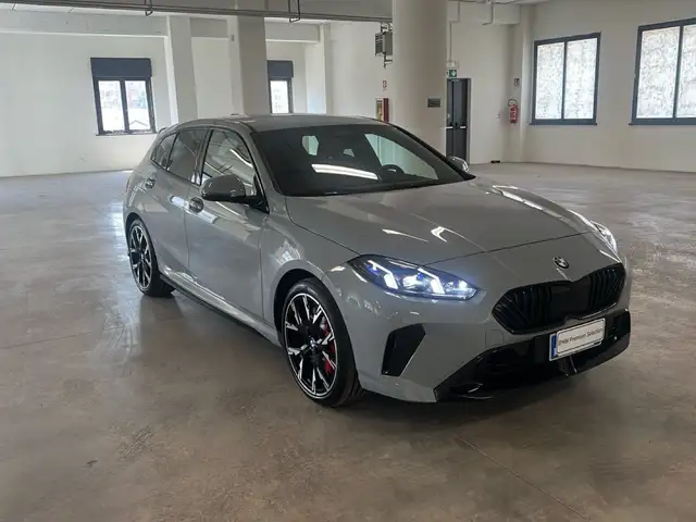 BMW 1 Series view 8
