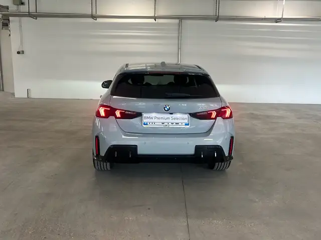 BMW 1 Series view 5