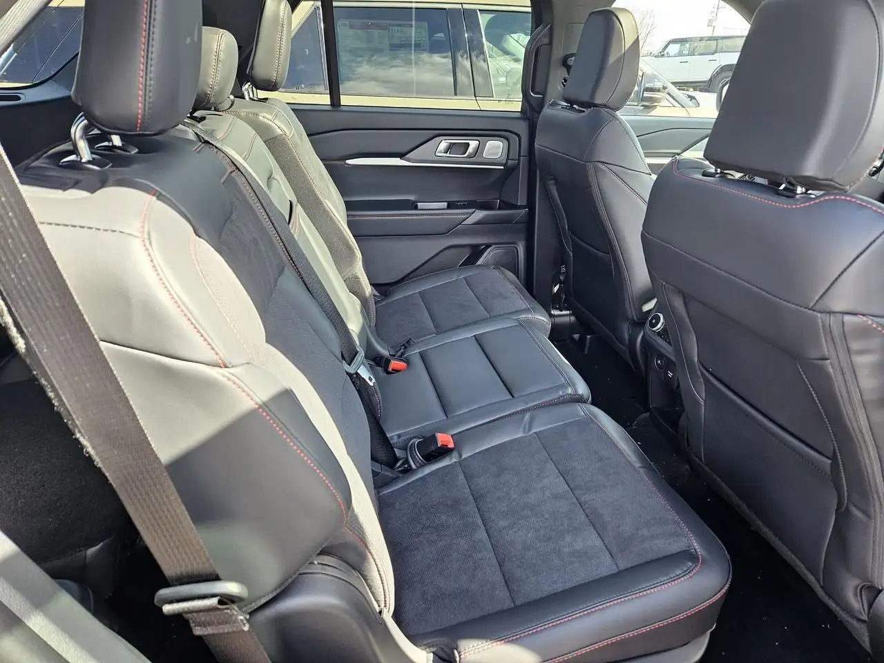Ford Explorer снимка Ford Explorer