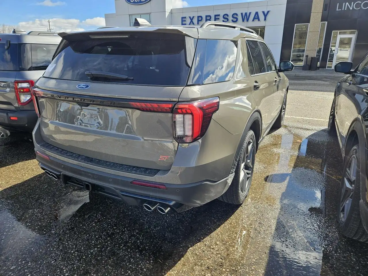 Ford Explorer снимка Ford Explorer