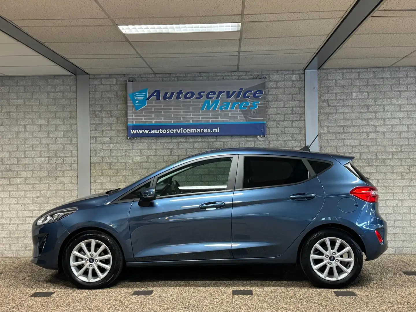Ford Fiesta 1.0 EcoBoost Connected, navi, cruise, 2x PDC, 16"L Blauw - 2