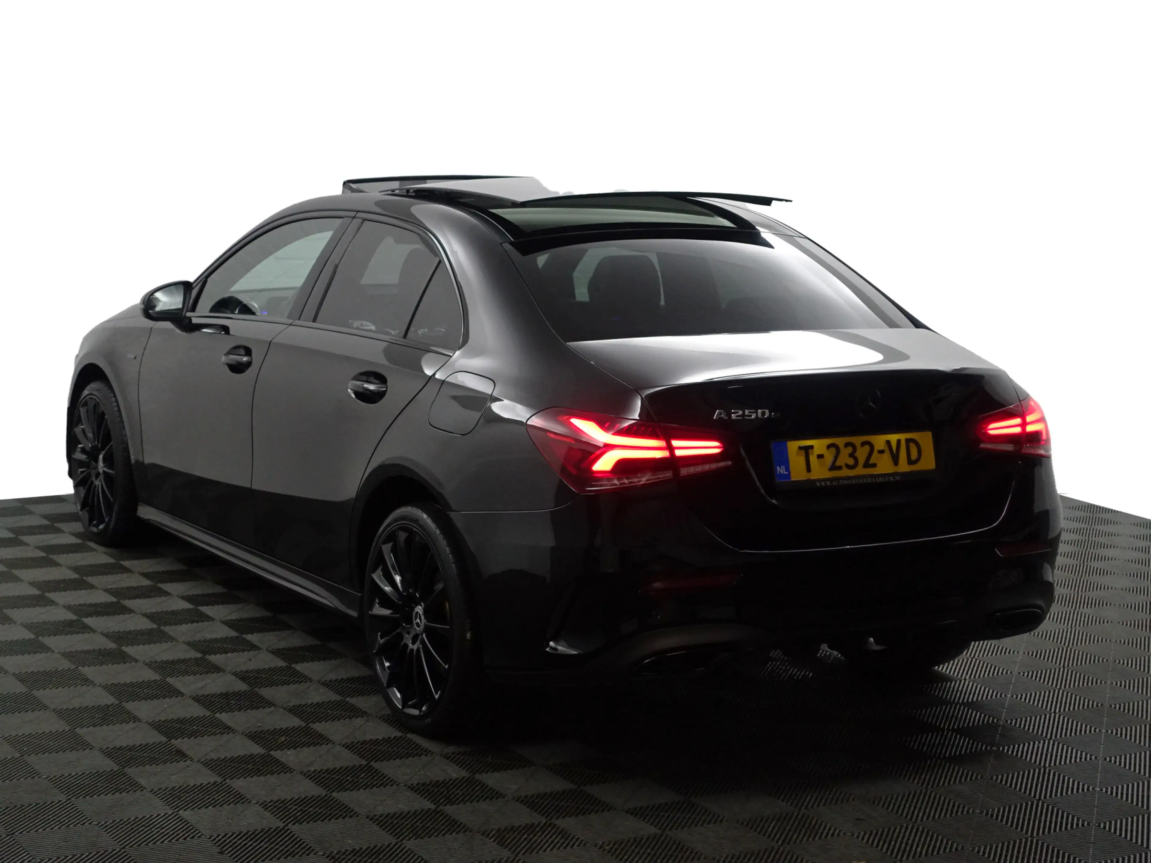 Mercedes-Benz A 250 e AMG Premium Plus Aut- Panoramadak, Sfeerverlicht — photo 6