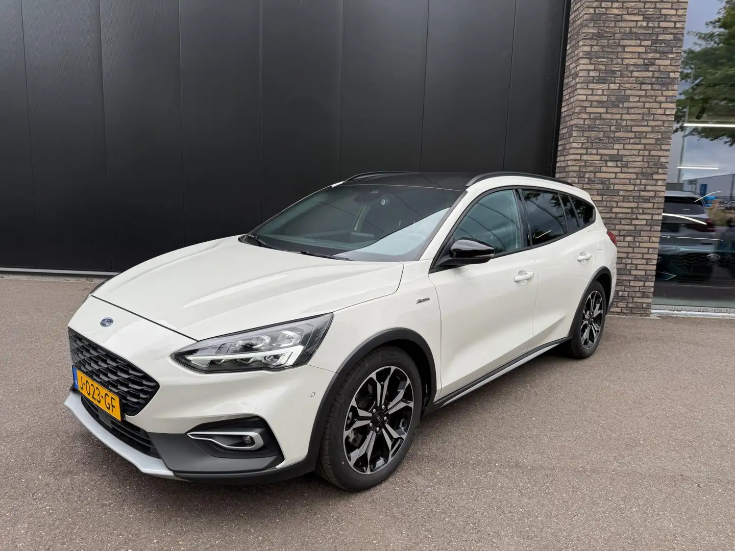 Ford Focus Wagon 1.5 EcoBoost Active X Business Wit - 1