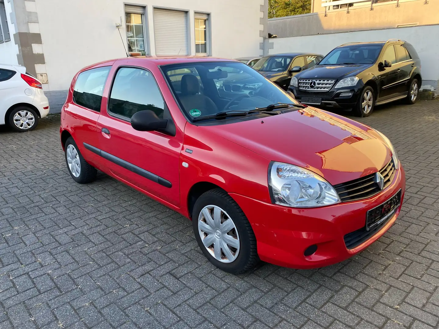 Renault Clio 1.2 16V Campus YAHOO Klima, EFH. ABS. Servo, ZV. Rojo - 2