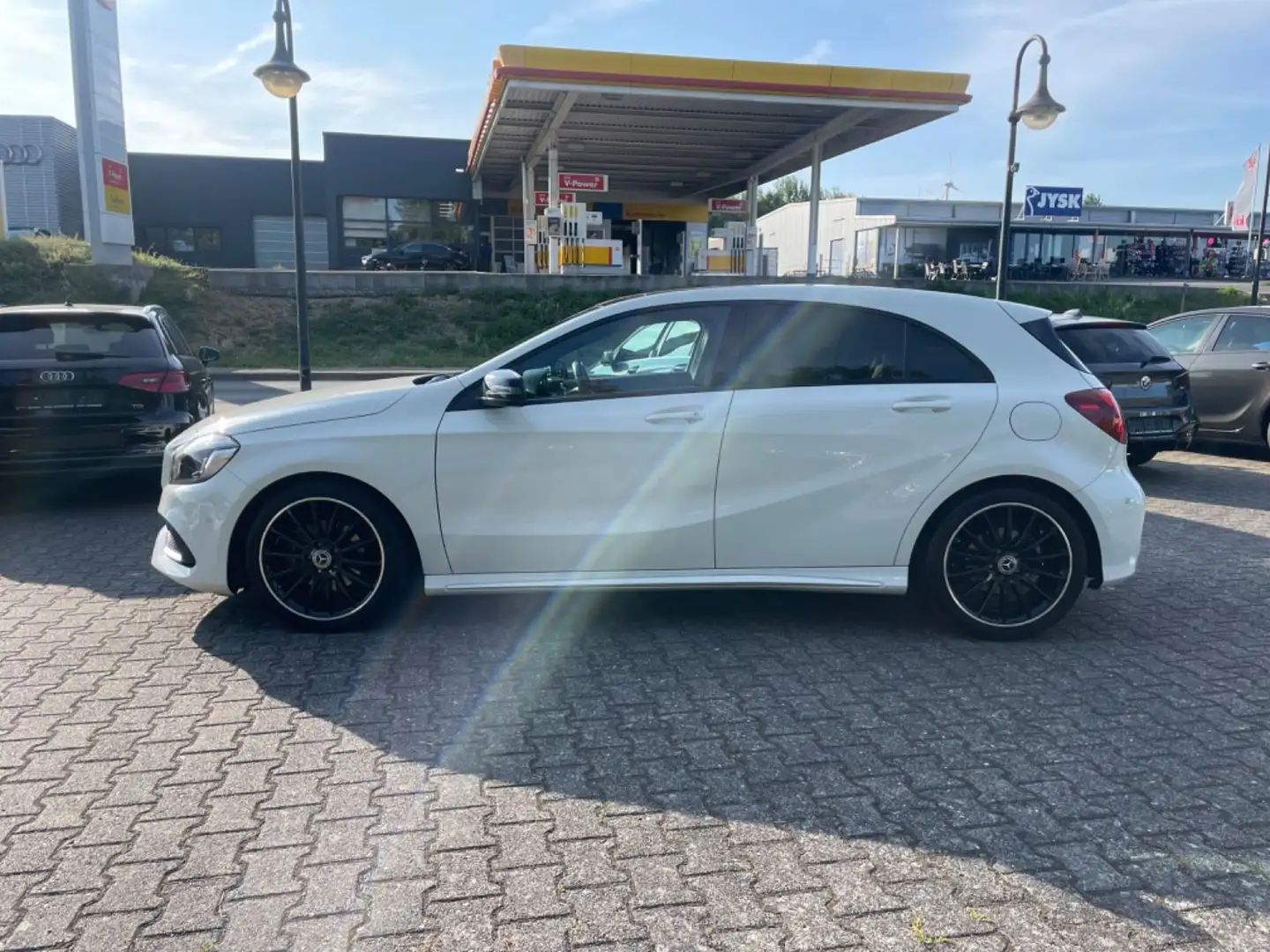 Mercedes-Benz A 180 BlueEfficiency AMG Line Blanc - 2
