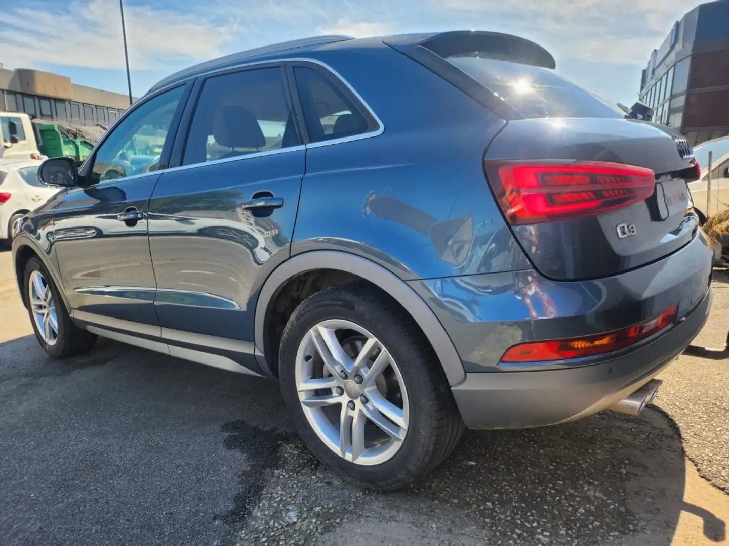 Audi Q3 Bleu - 2