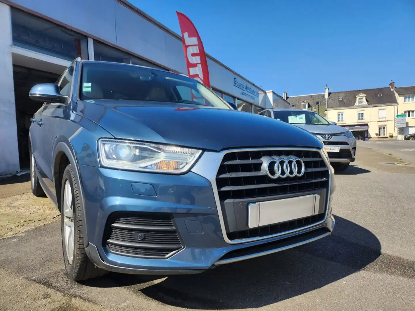Audi Q3 Bleu - 1