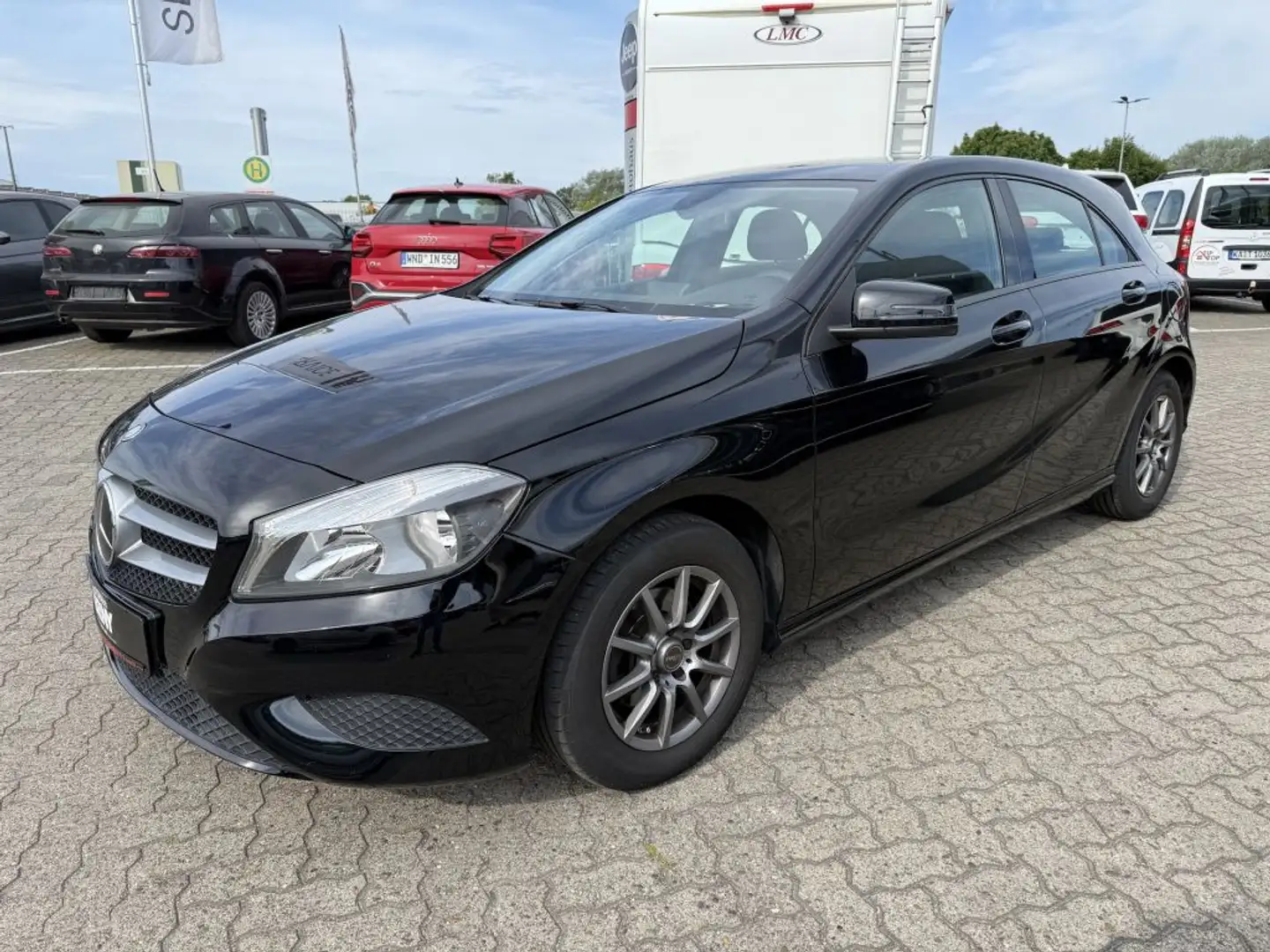 Mercedes-Benz A 180 (BlueEFFICIENCY) Siyah - 1