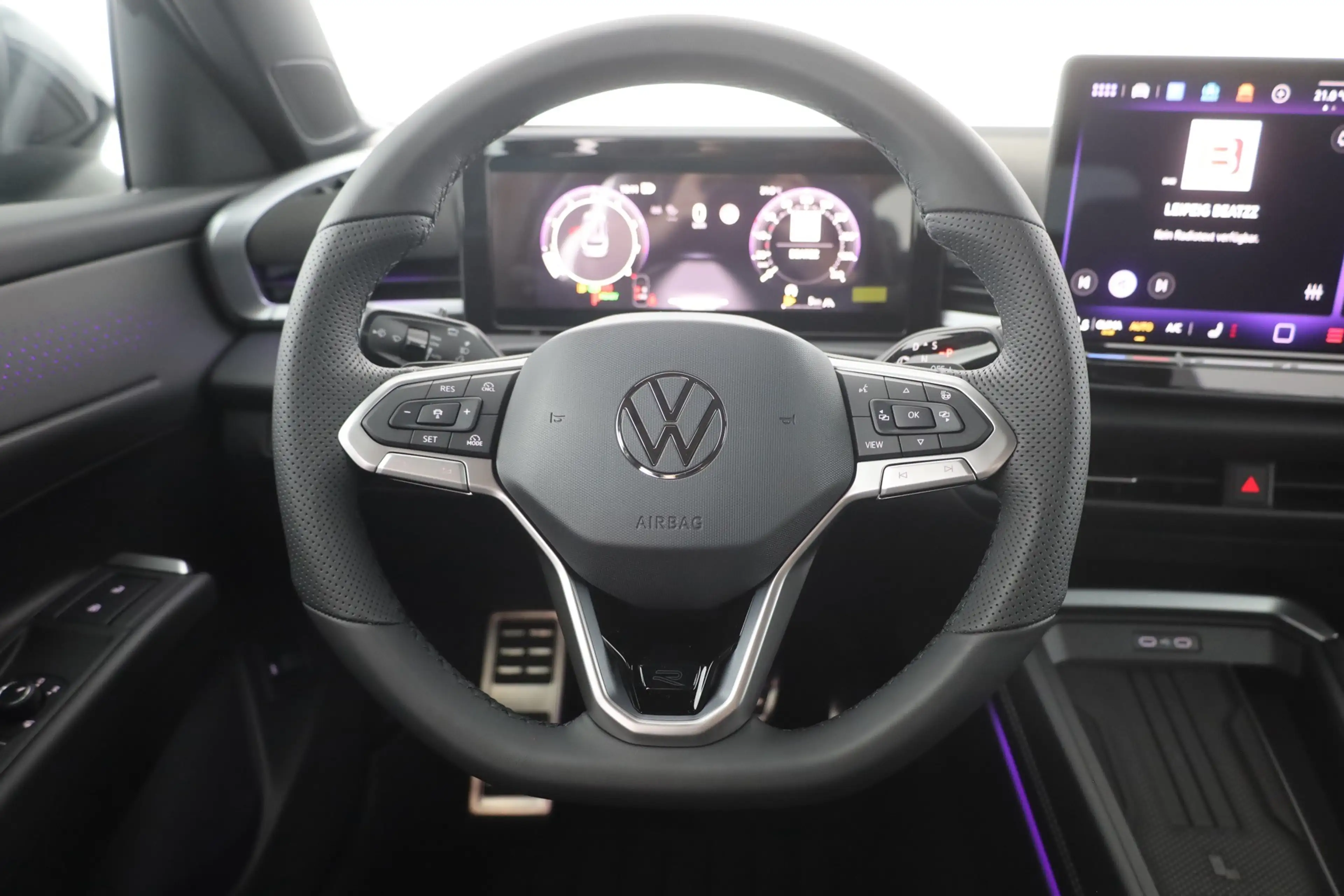 Volkswagen T-Roc R-Line 1.5 eTSI DSG n.Modell LED ACC AHK — photo 14