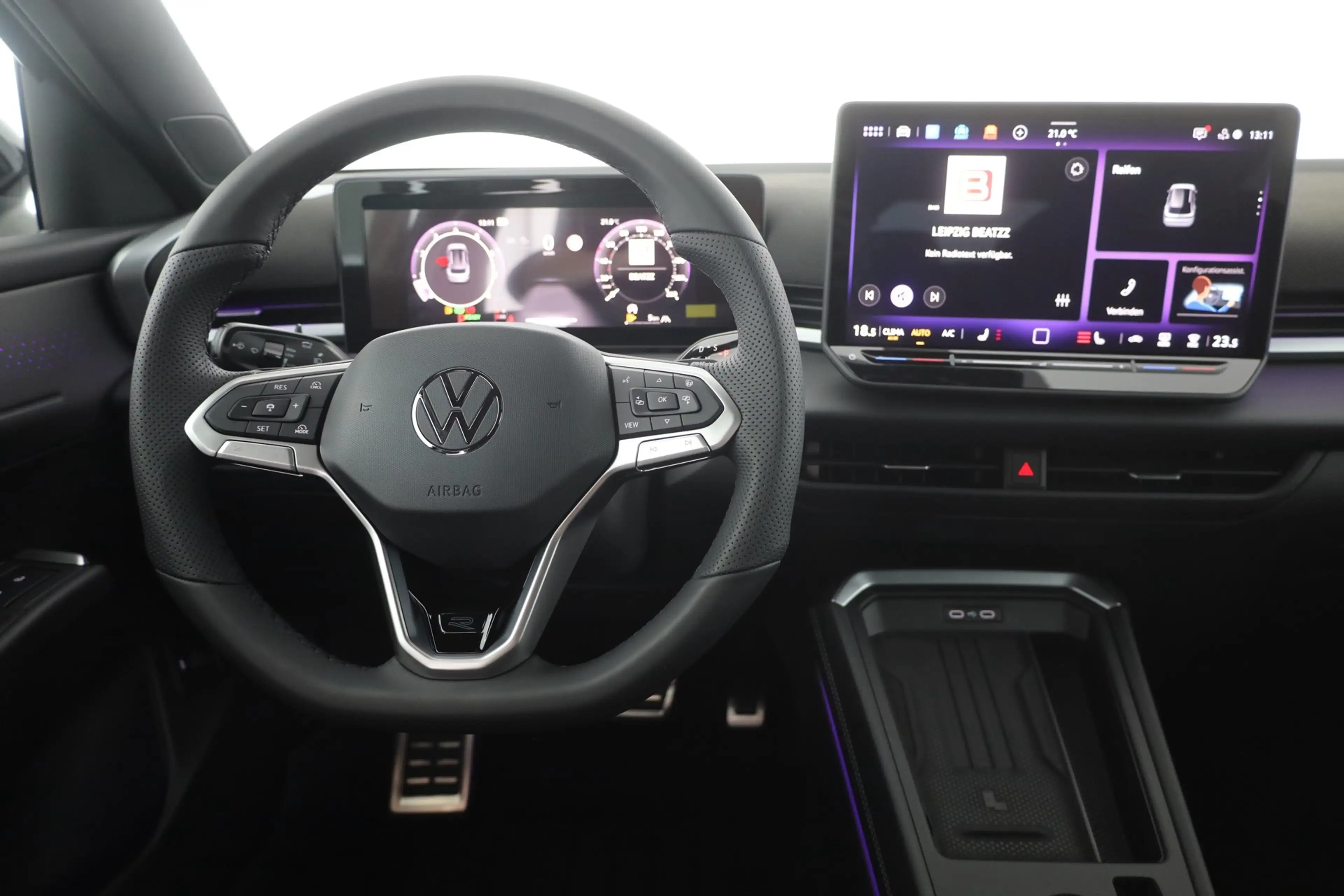 Volkswagen T-Roc R-Line 1.5 eTSI DSG n.Modell LED ACC AHK — photo 10