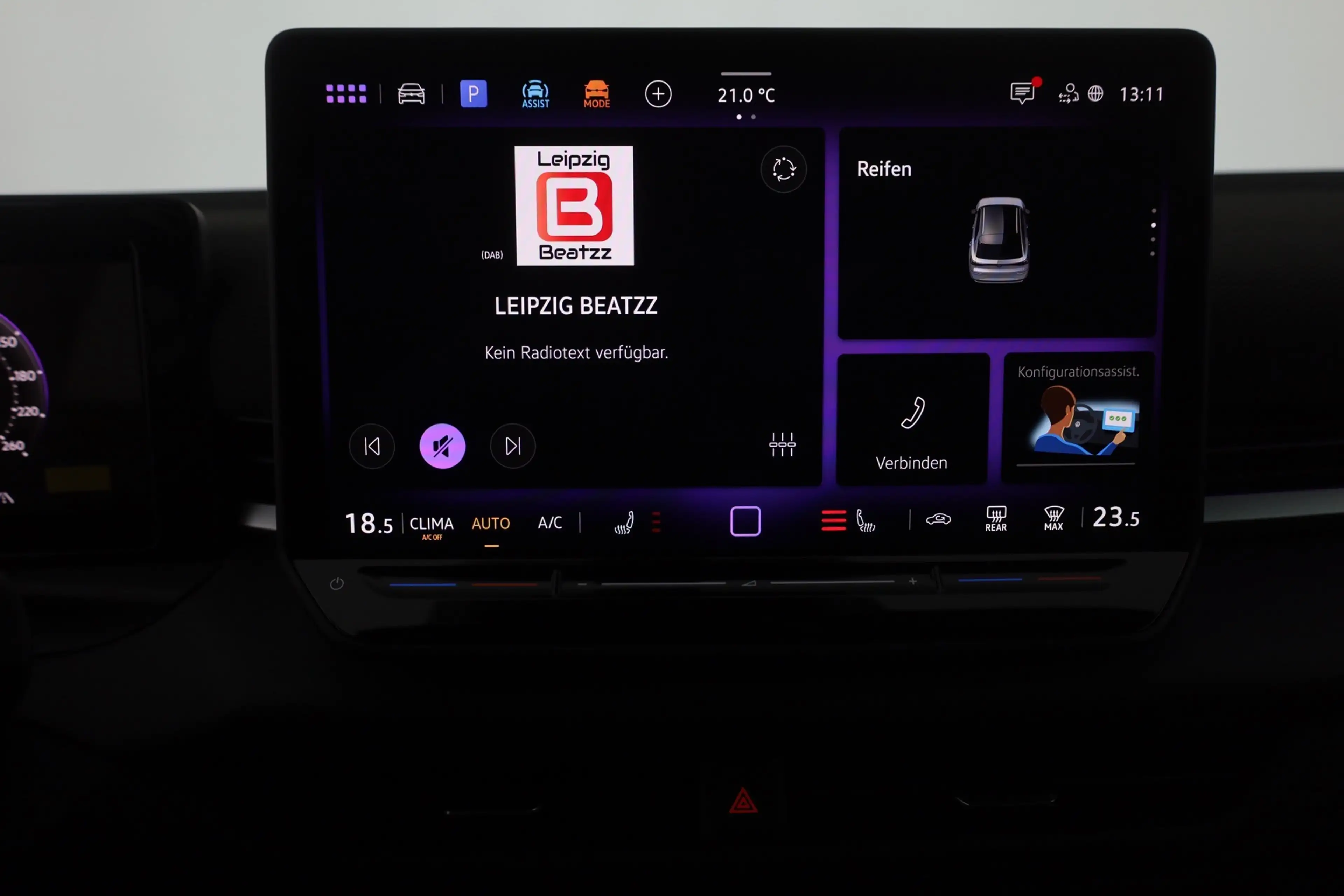 Volkswagen T-Roc R-Line 1.5 eTSI DSG n.Modell LED ACC AHK — photo 11