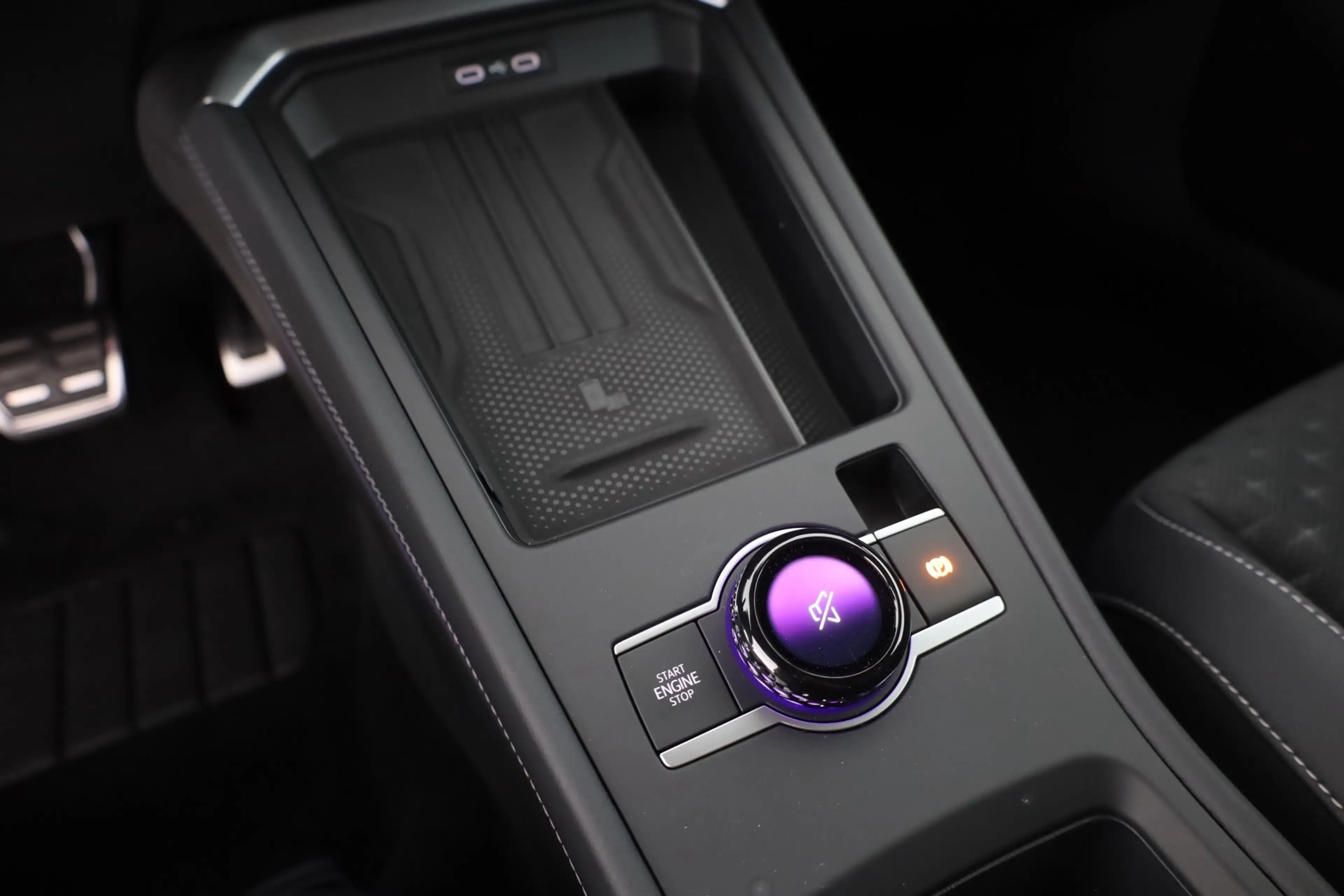 Volkswagen T-Roc R-Line 1.5 eTSI DSG n.Modell LED ACC AHK — photo 13