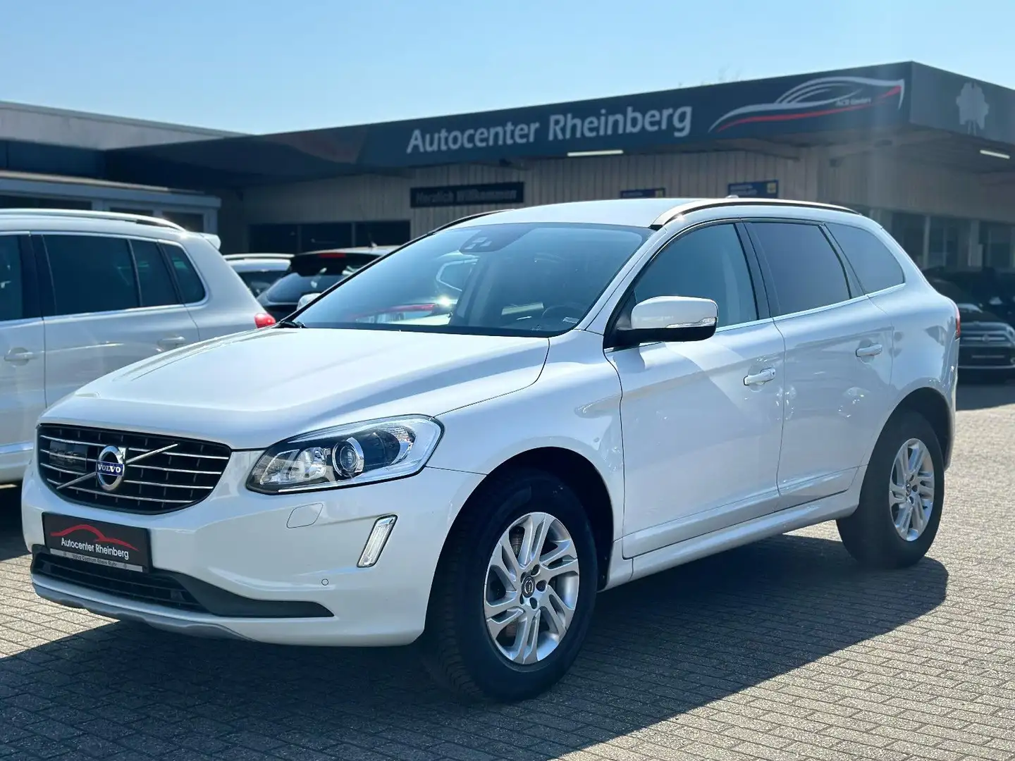Volvo XC60 Momentum 2WD*2.HAND*HU NEU* Weiß - 1