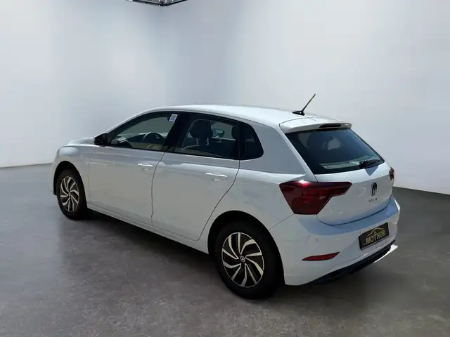 Volkswagen Polo view 4